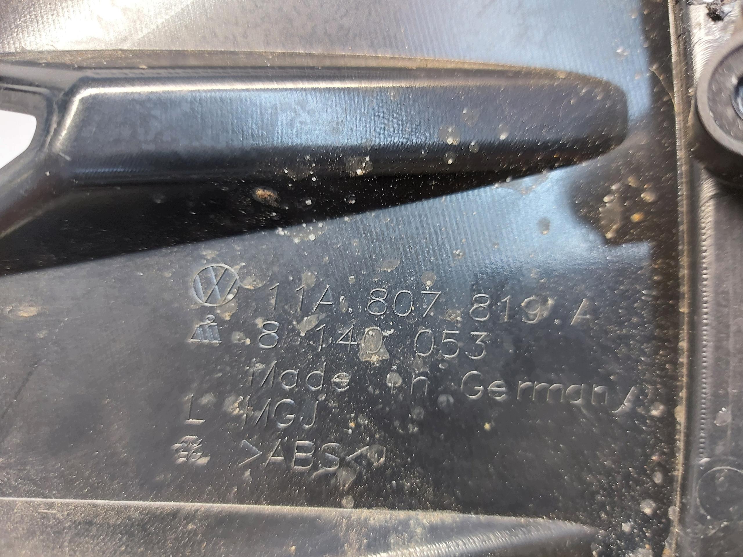 VW ID5 GTX 11E grid of a bumper left front 11A807819A-JLK123