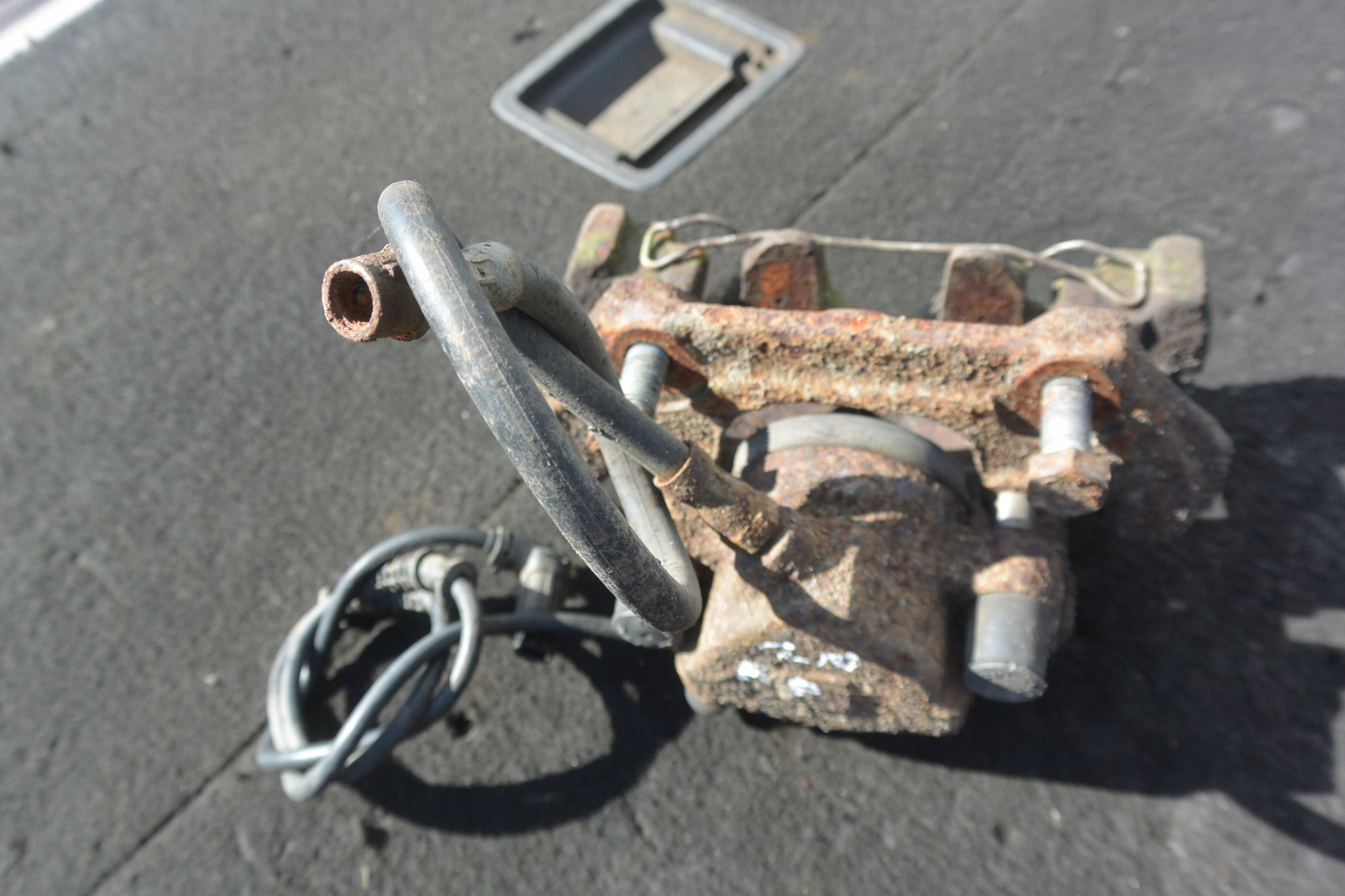 caliper front left right MERCEDES E-KLASA W210 KOMPLET
