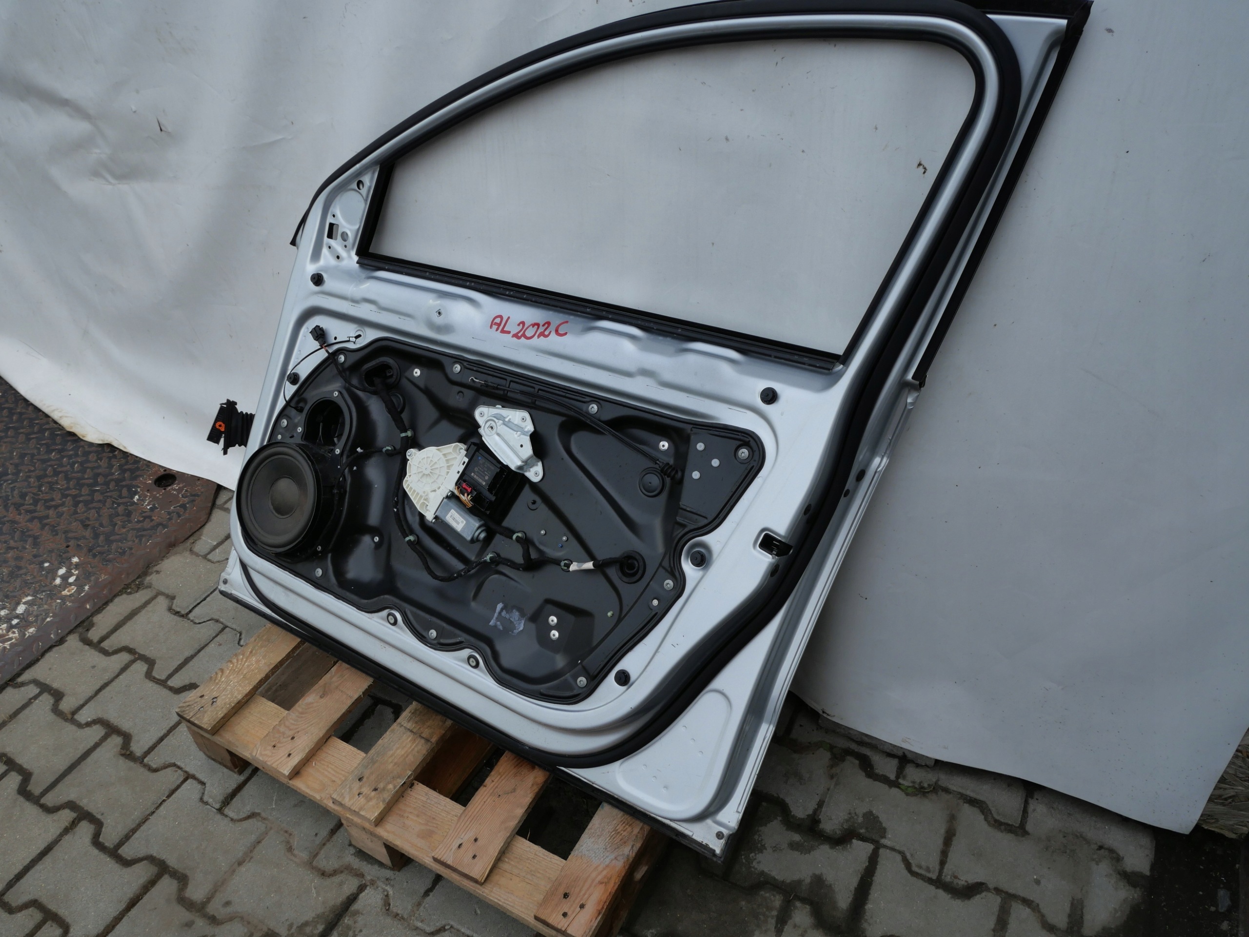 VW PASSAT B6 předek pravé dveře