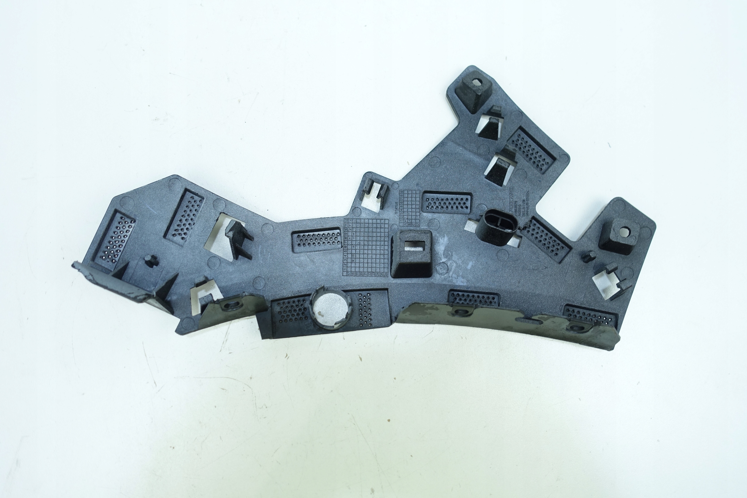 bumper bracket left front VOLVO S60 V60 18