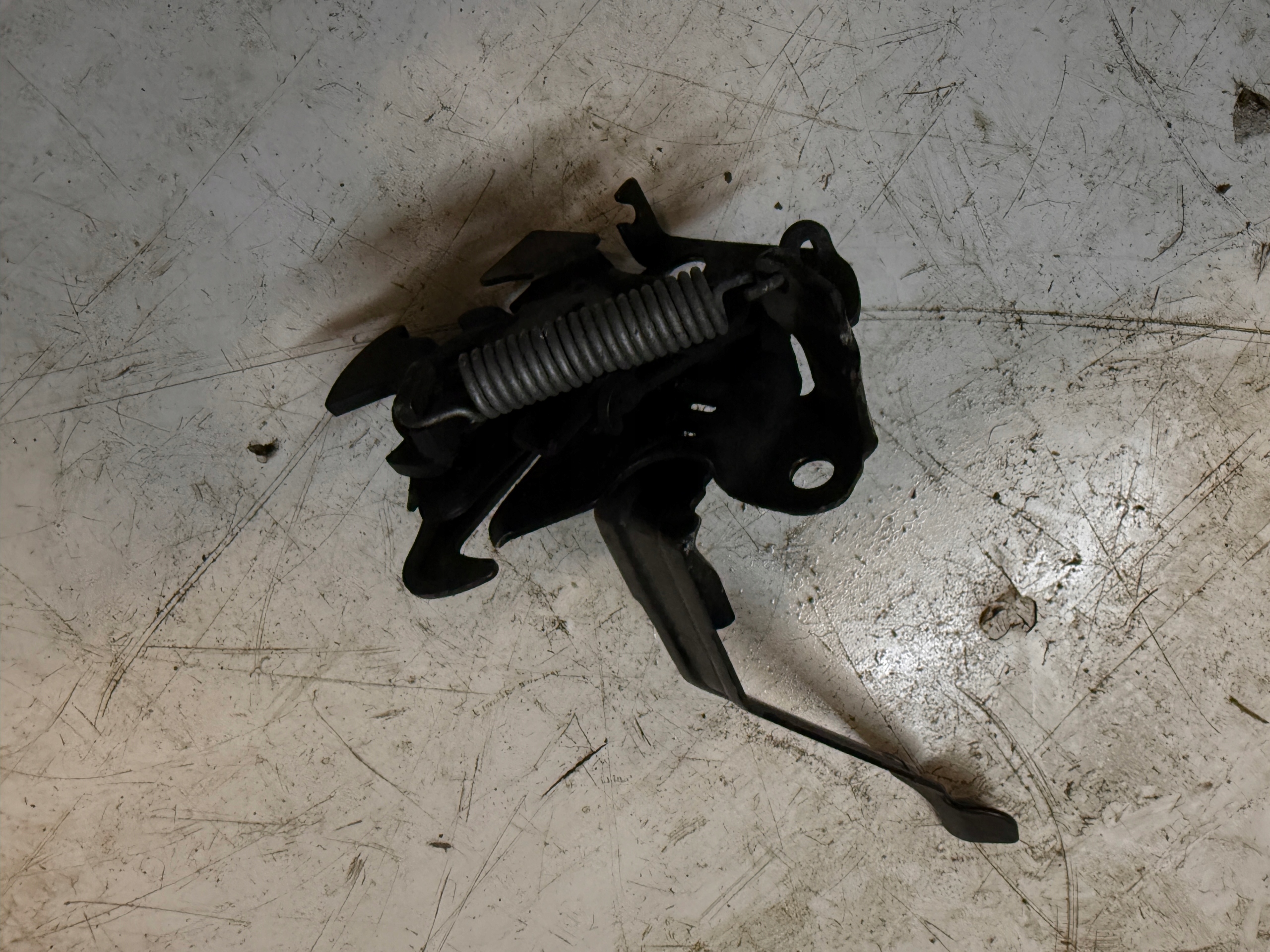 ZAMEK MASKI KIA CEED III ORYGINAŁ