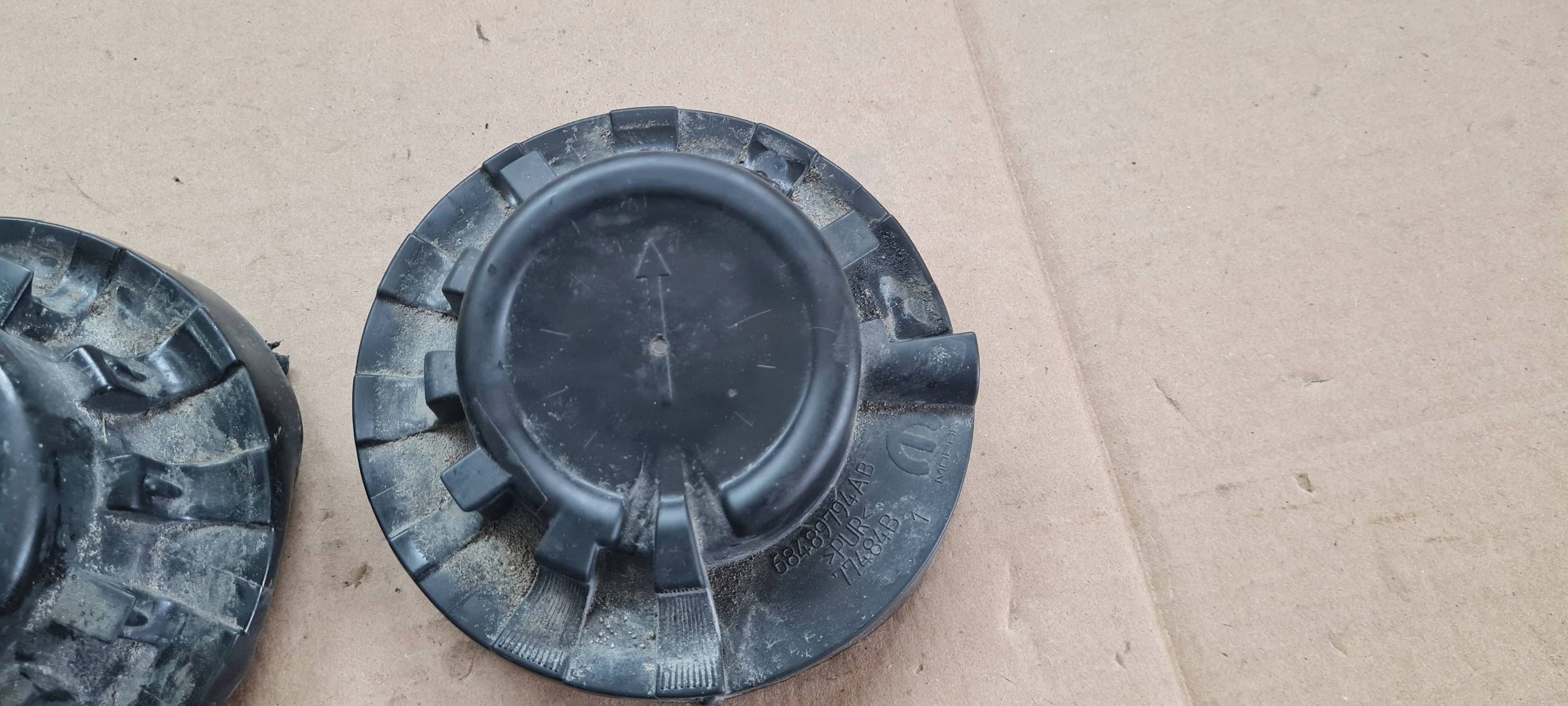 Chrysler Pacifica 2022 pad rubber springs rear part adapter 2X 68489794AB