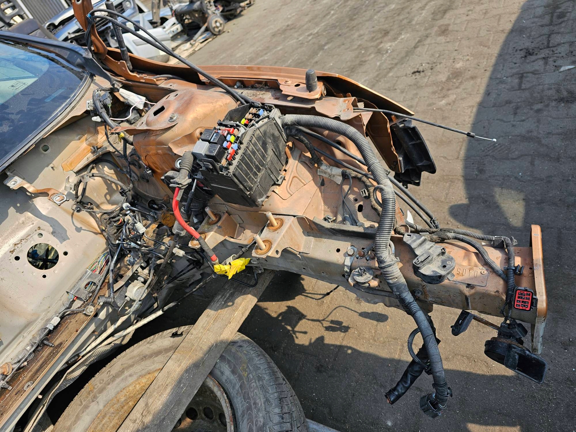 quarter left front 704 VIBRANT COPPER VOLVO V60 and
