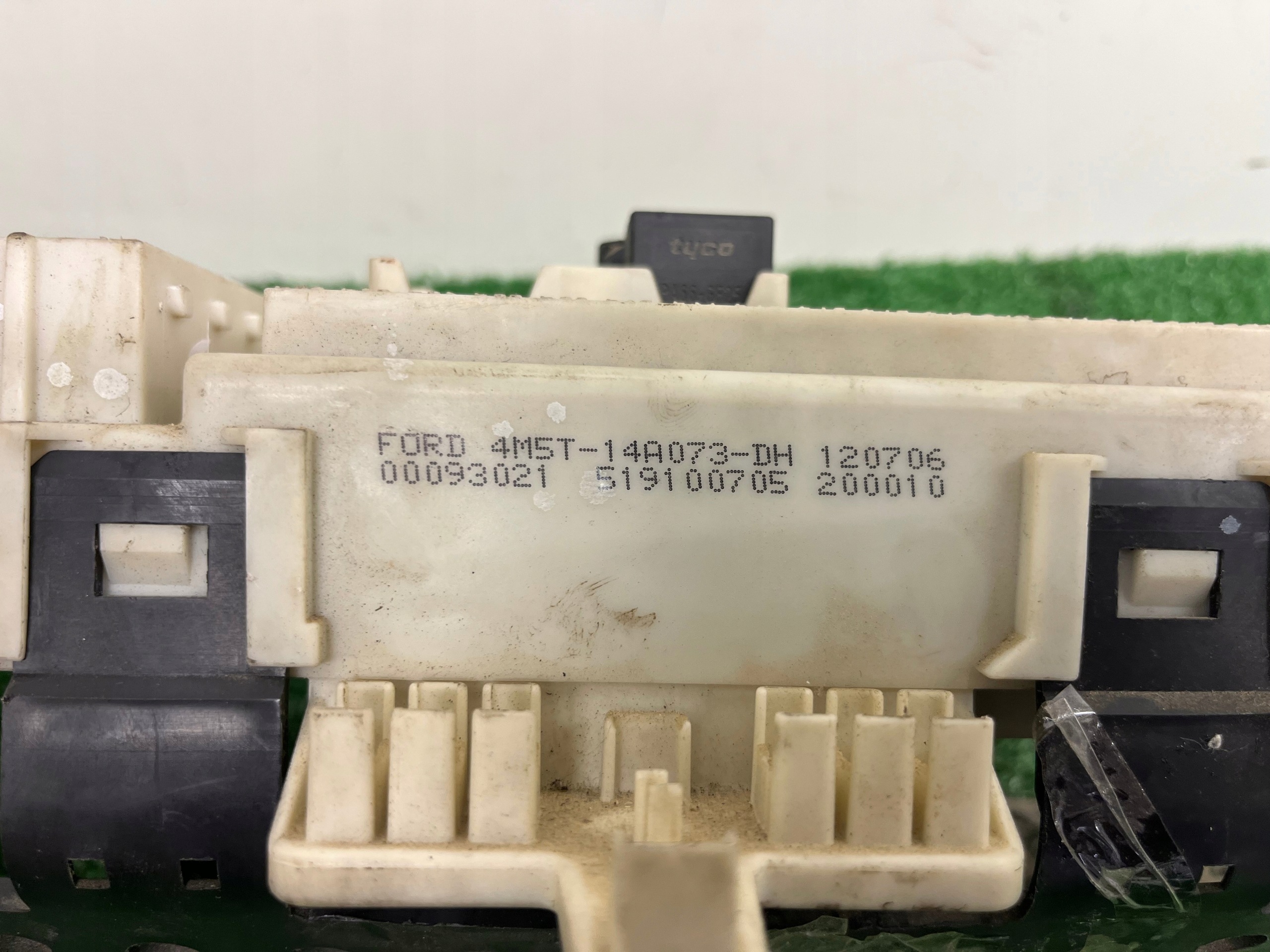 Module fusibles FORD FOCUS C-MAX 4M5T-14A073-DH