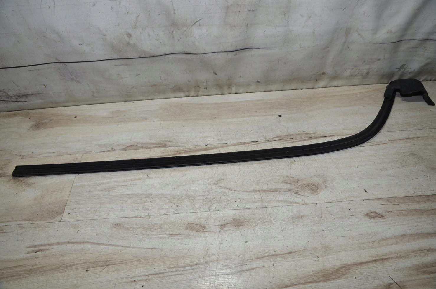 gasket windows door right Renault Wind 2010r.