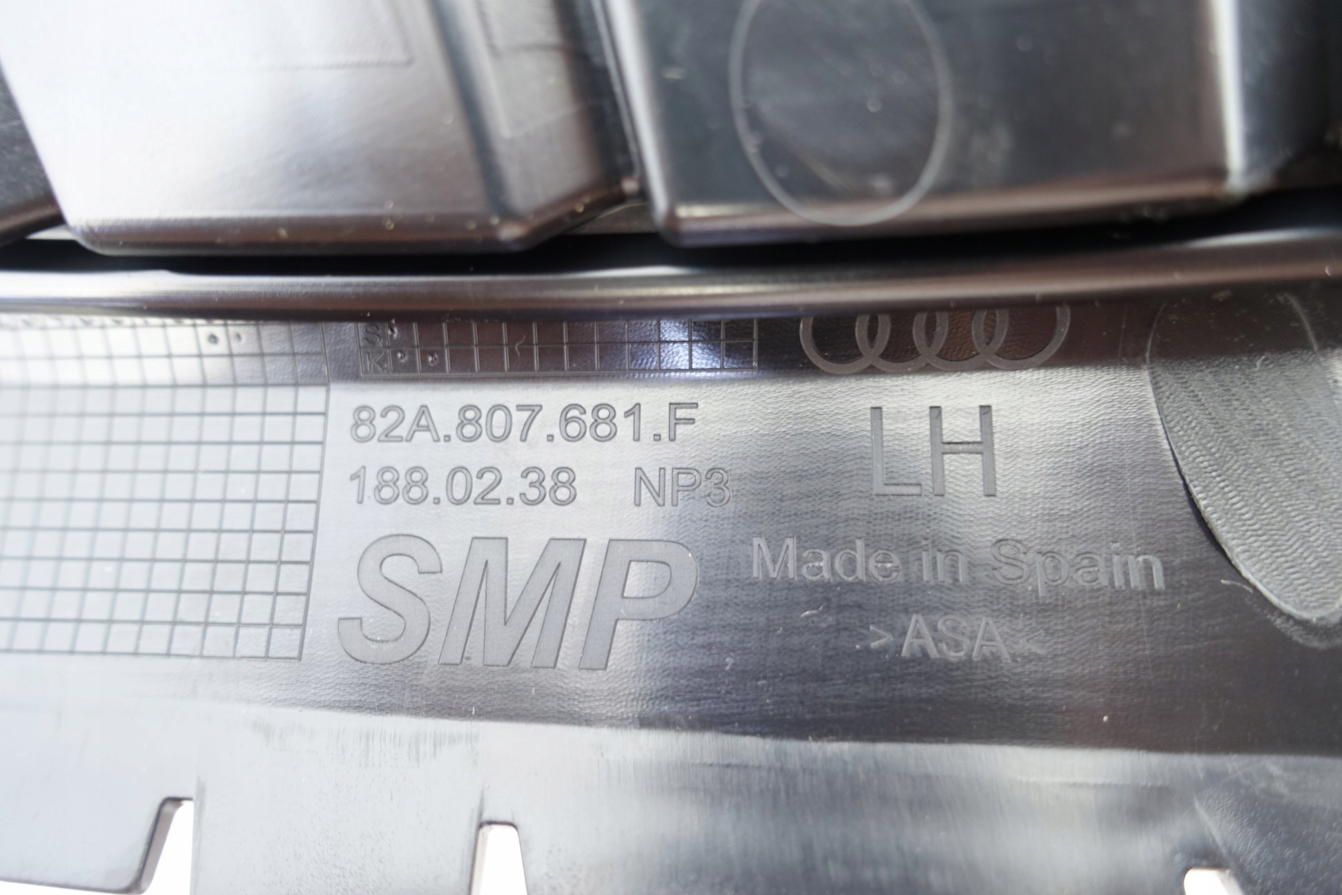 grid of a bumper left front AUDI A1 82A807681F