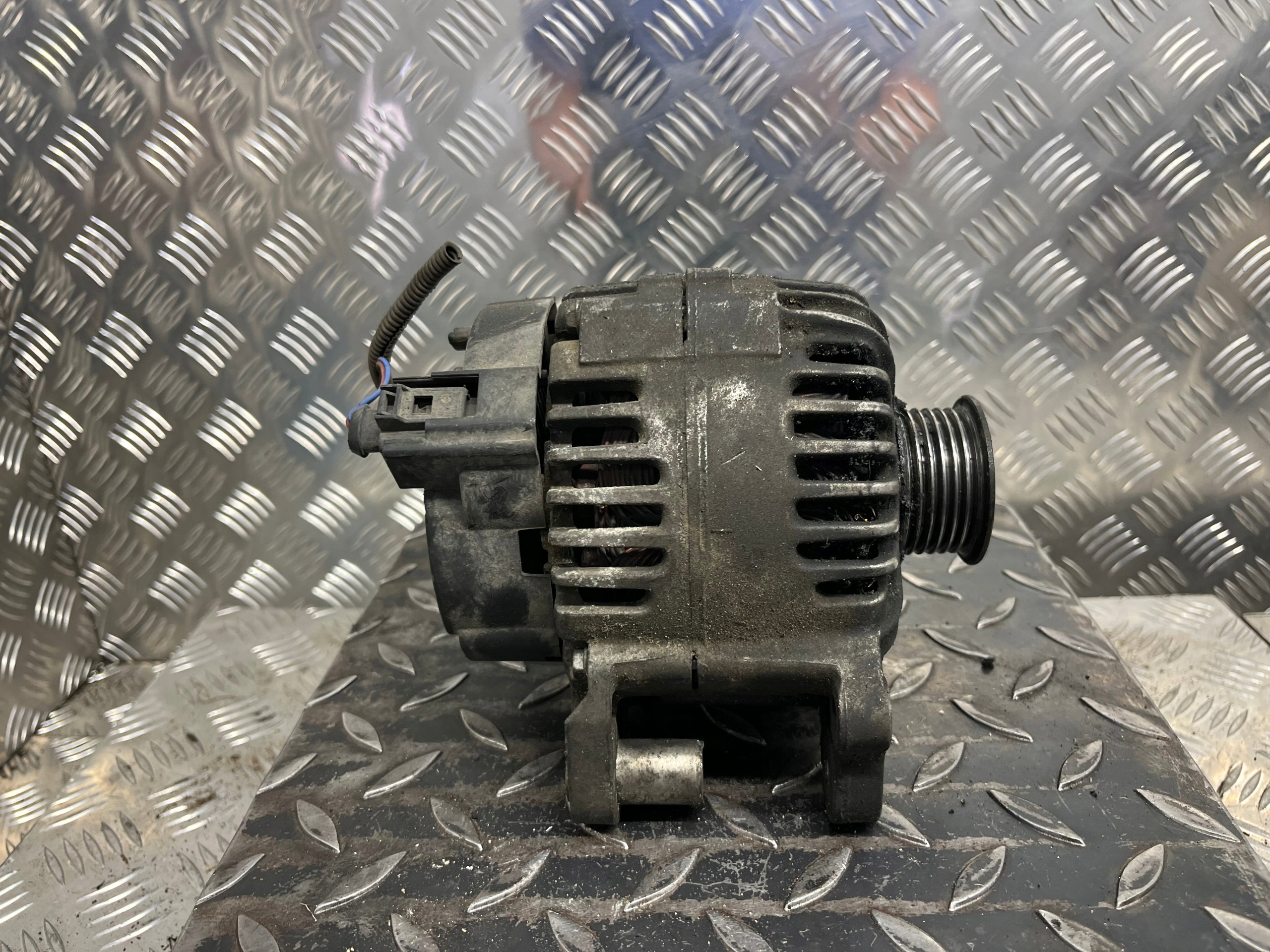 alternator VOLKSWAGEN GOLF 5 plus 03C903023B 110A