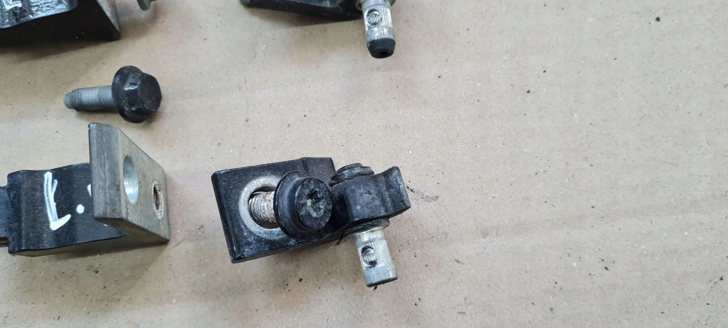 S3 8V sedan A3 hinge hinges door left left rear part LY9B