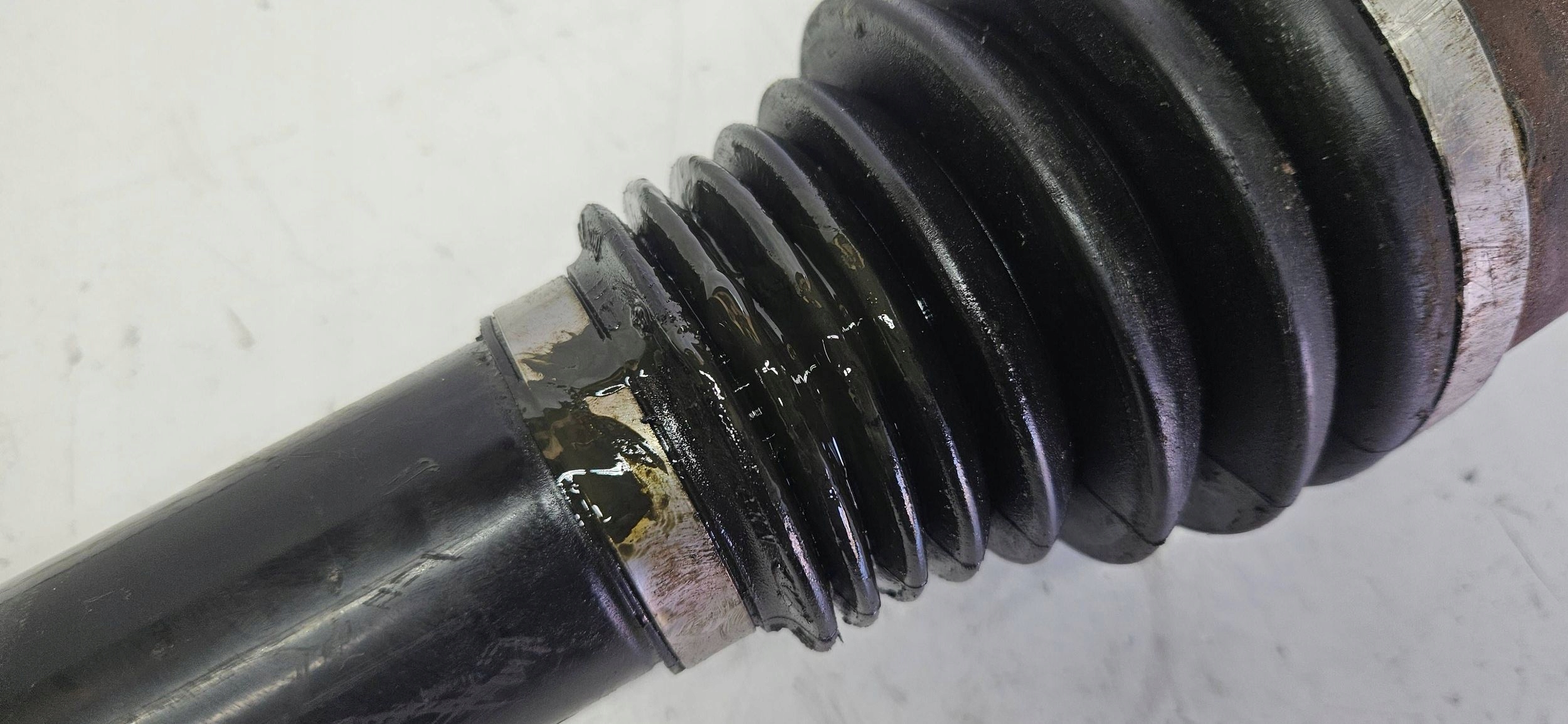 Volvo XC60 1 2.0D semi-axis front front left short. p31325701