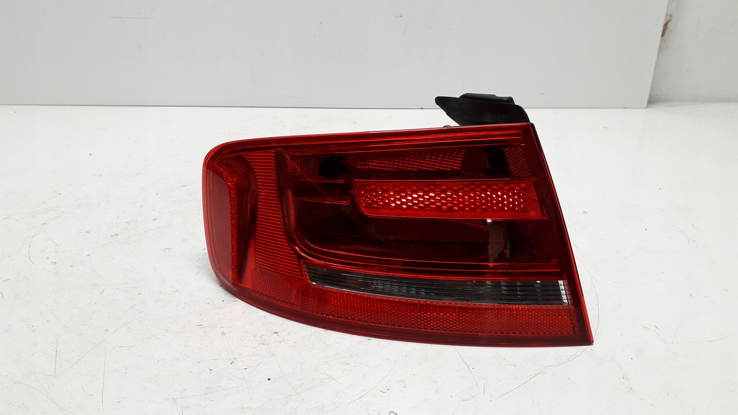 AUDI A4 B8 SEDAN LAMPA LEWA TYŁ 8K5945095D