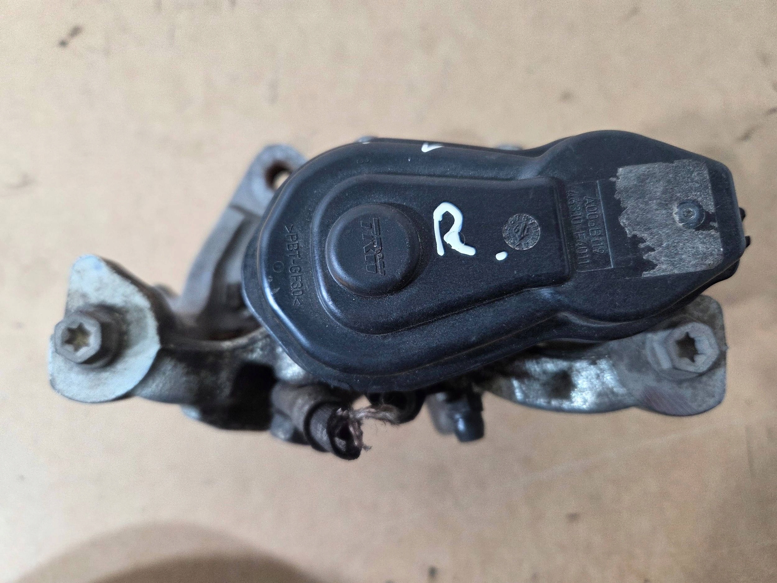 Toyota Corolla E21 caliper brake rear right (B527)