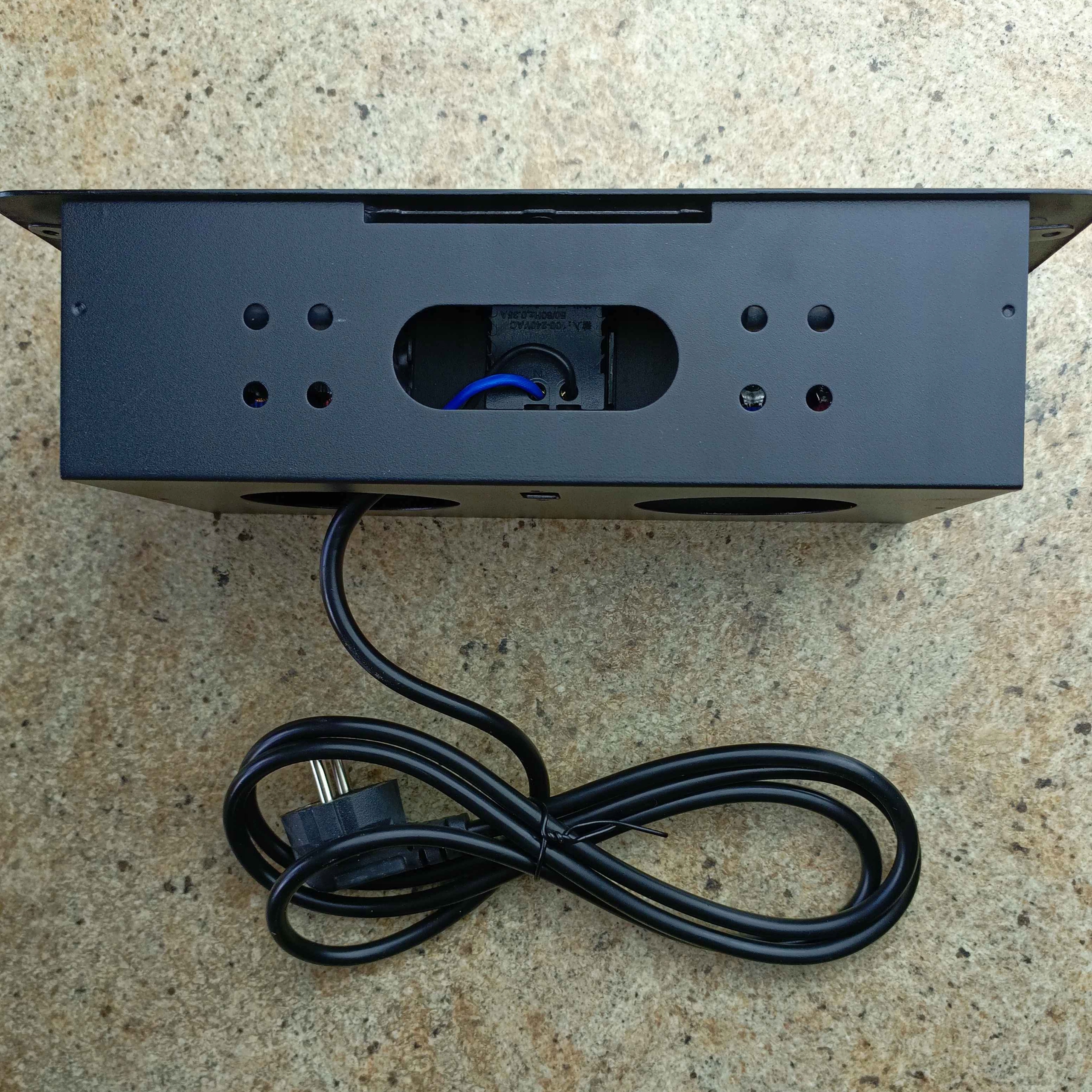 GNIAZDO CHOWANE W BLAT NABLATOWE + 2 USB CZARNE Stan opakowania oryginalne