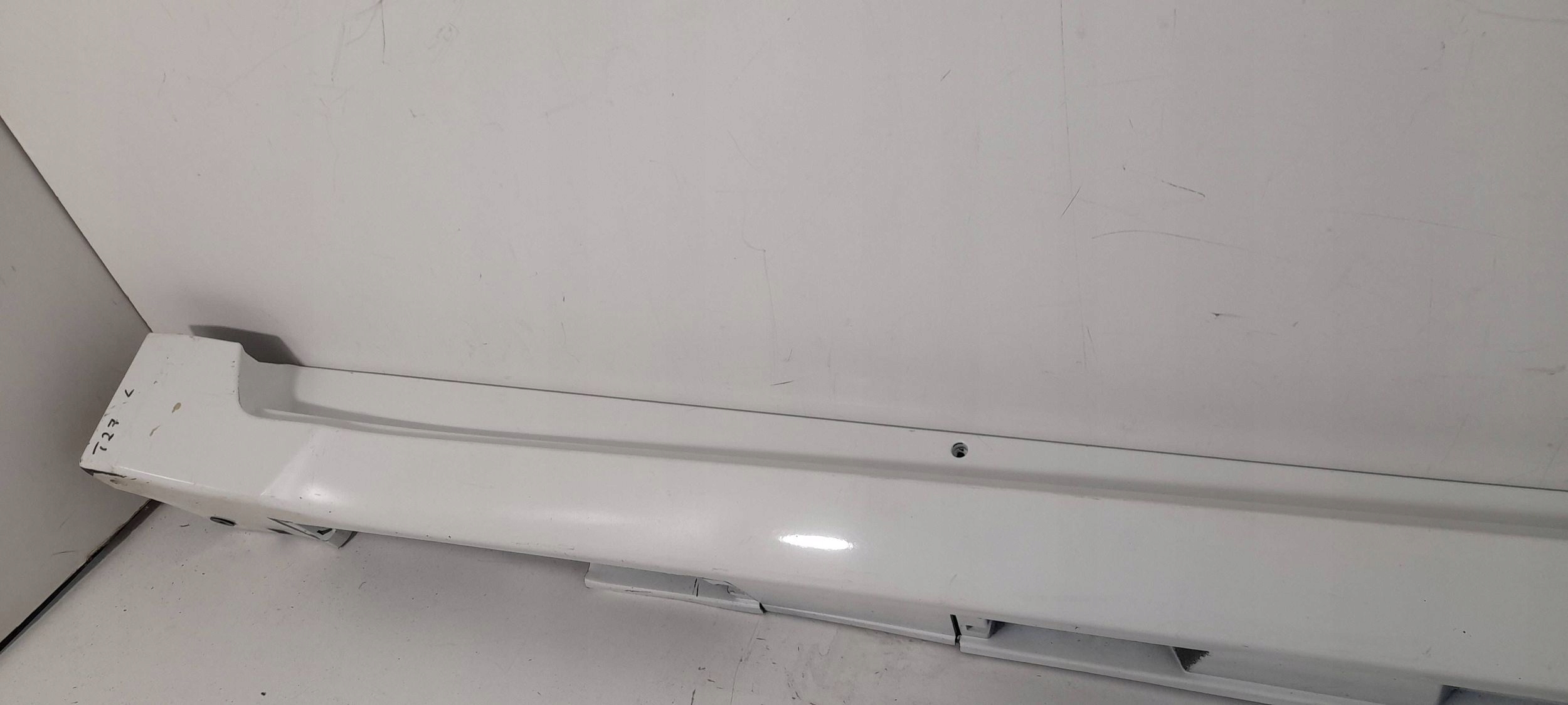 Toyota Avensis T27 moulding threshold left 7586005010 (LS73)