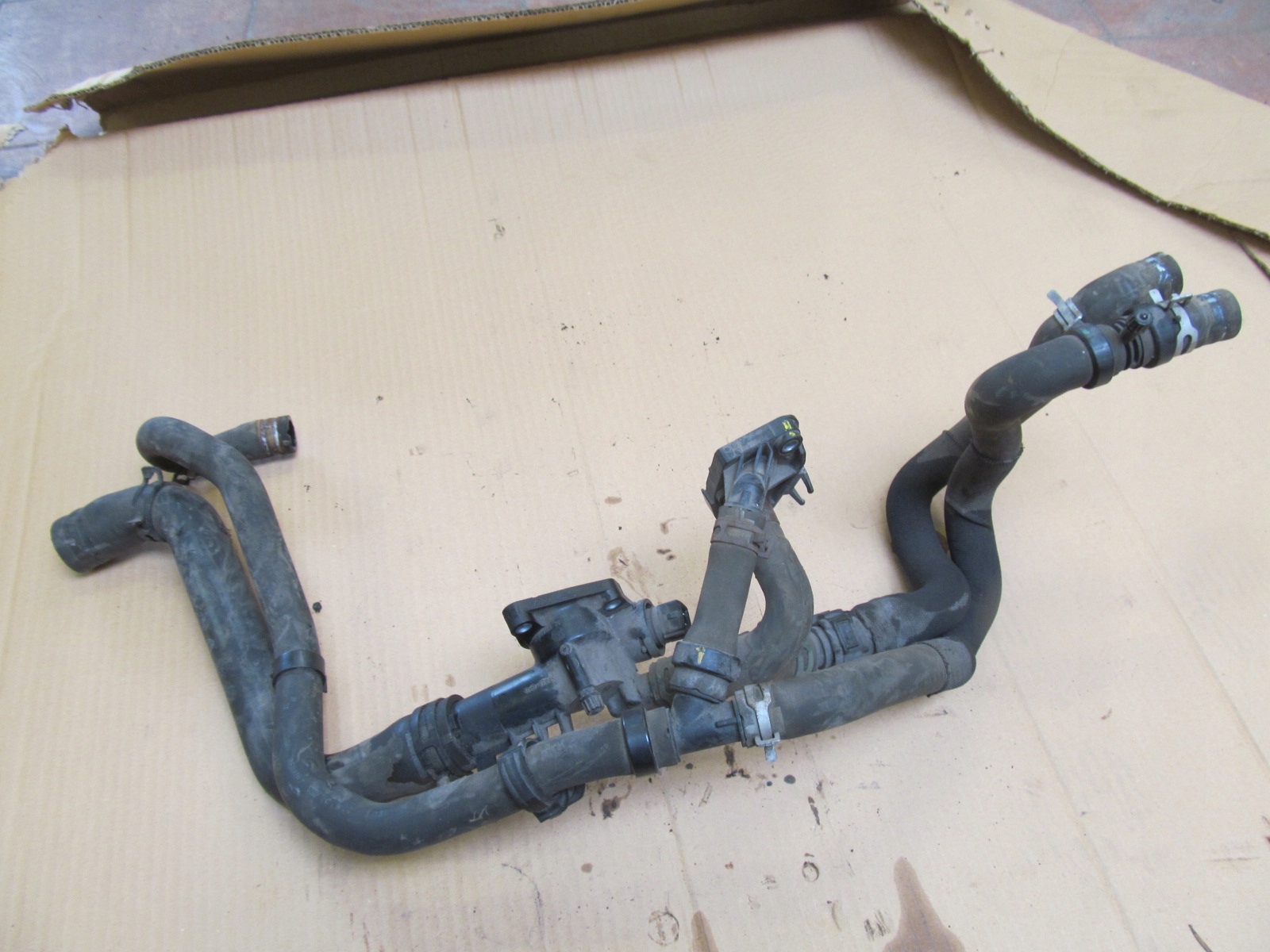 RENAULT CLIO III 1.5DCI TERMOSTAT OBUDOWA C308