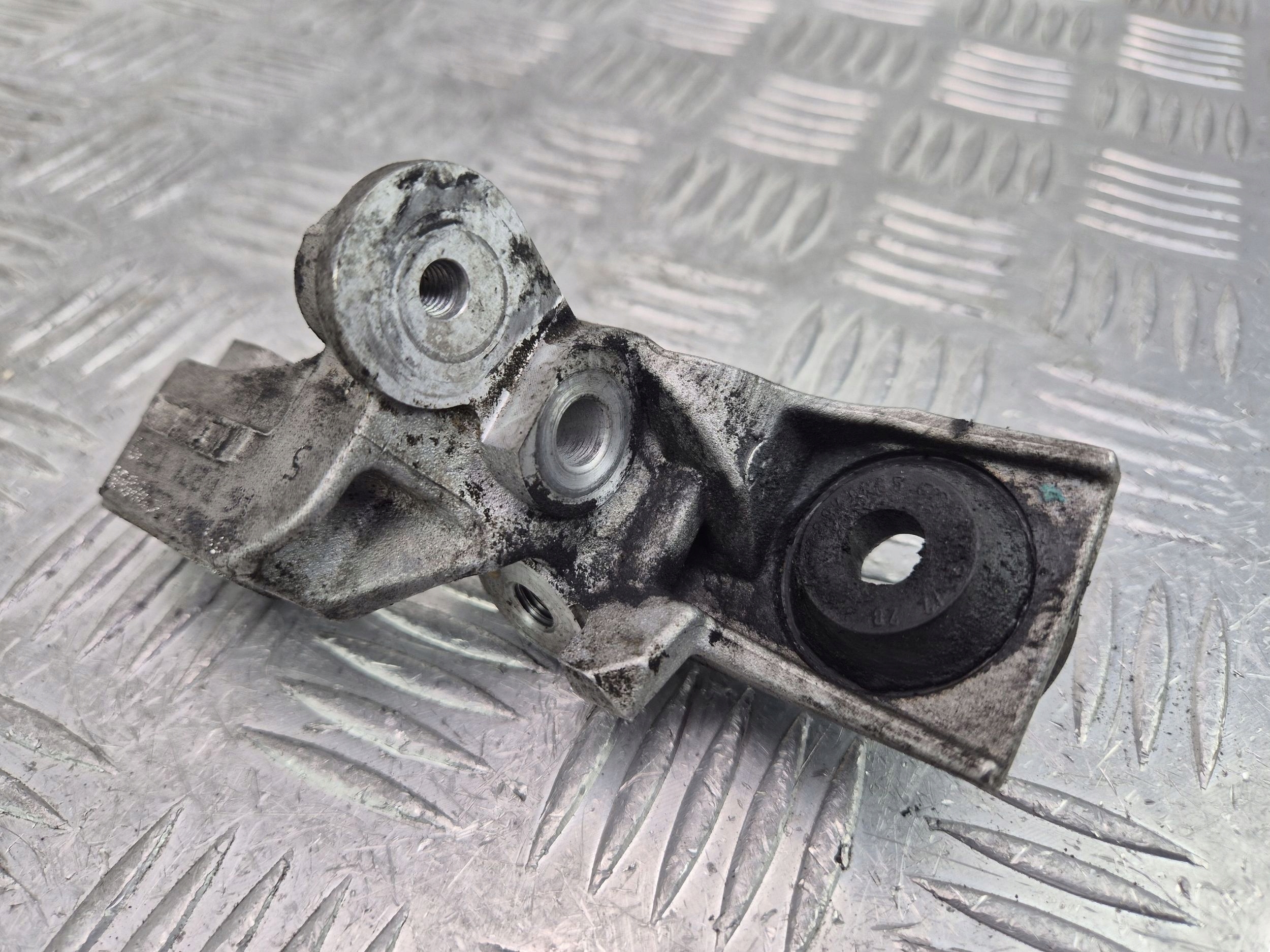 engine mount Mercedes E220d W213 A6542200000 OM654.920