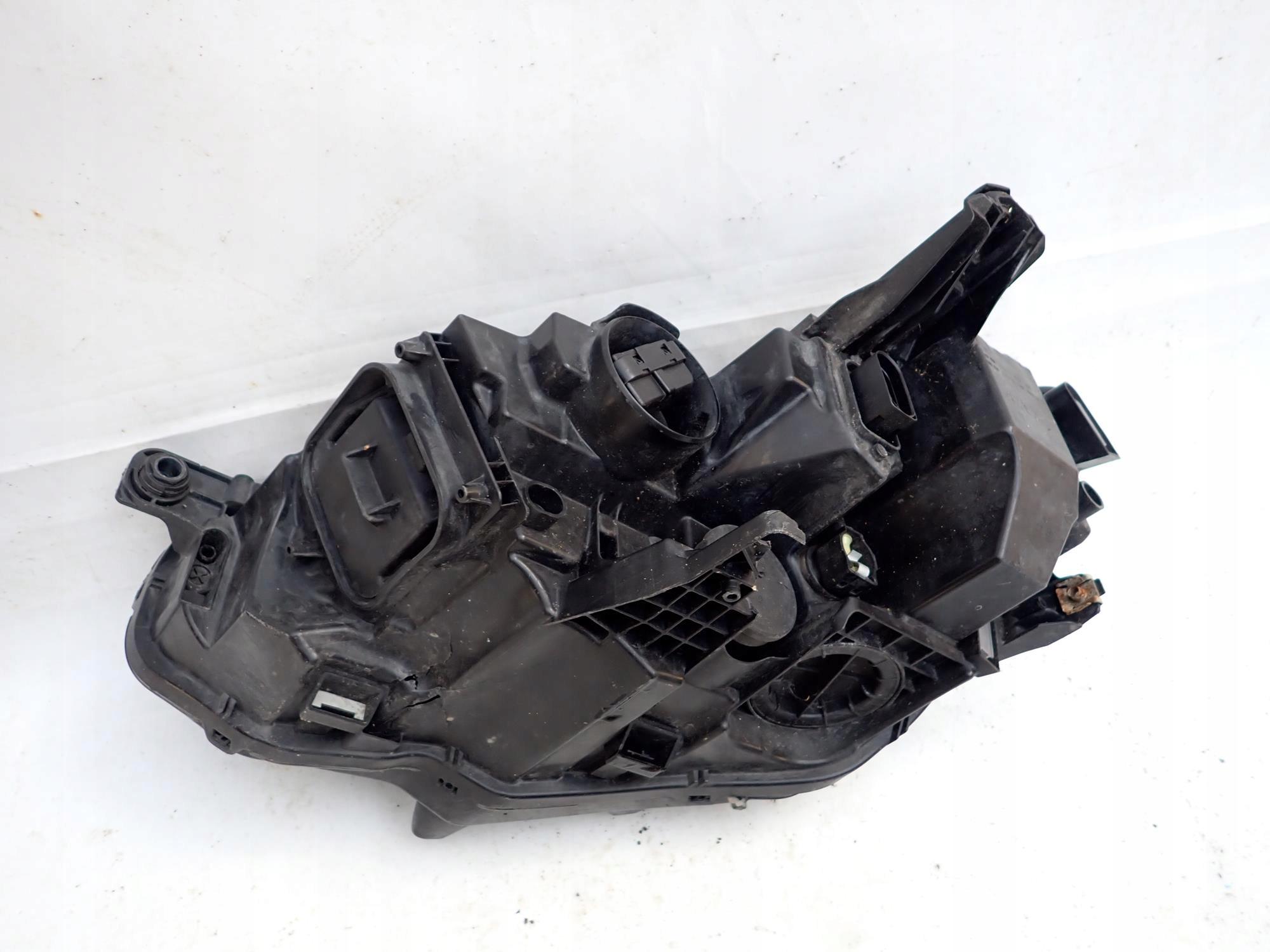 VW PASSAT B8 LIFT 19-23 light front front right