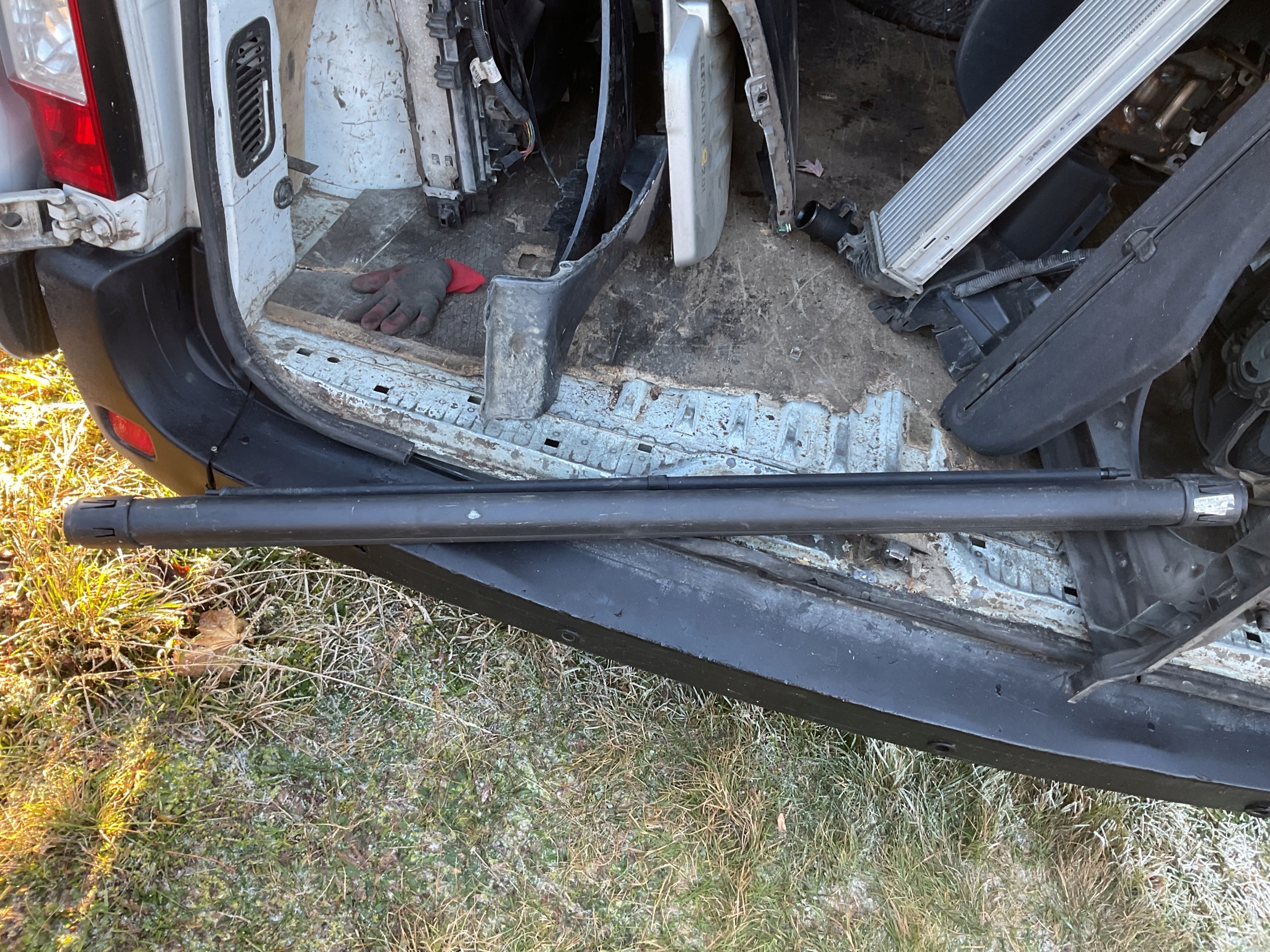 ролета багажника renault ESPACE IV 8200424471