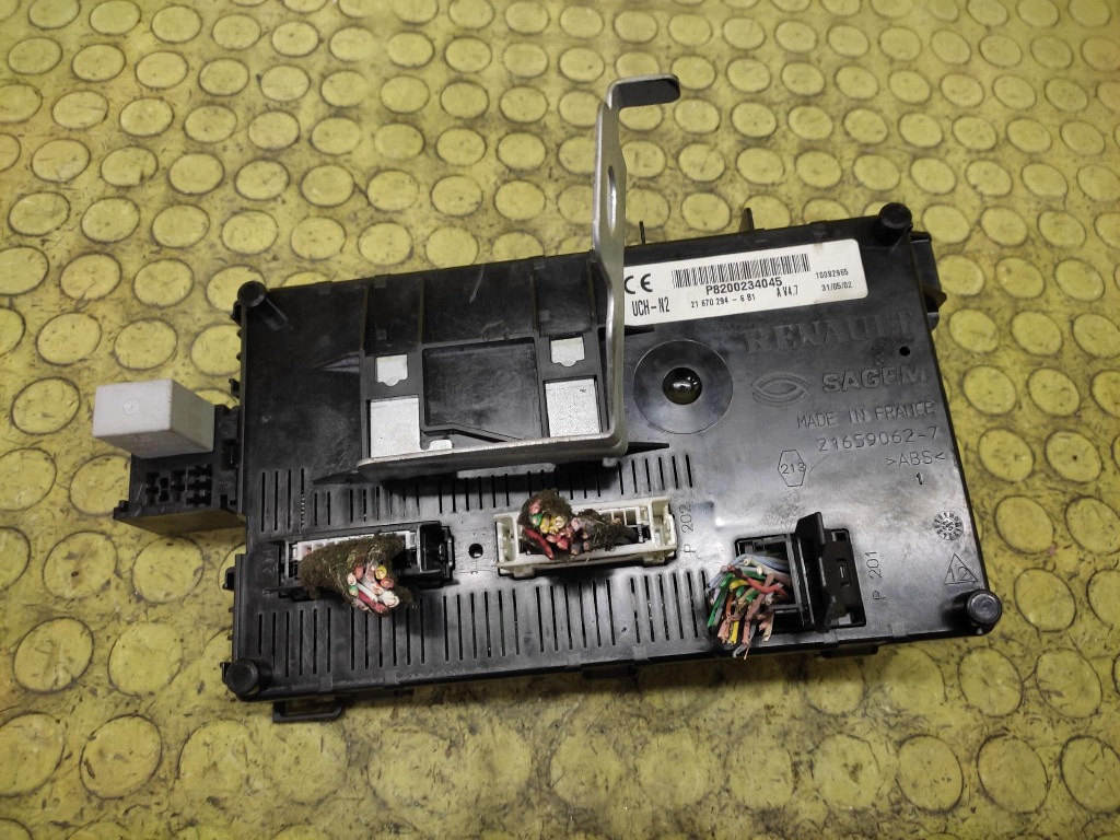 RENAULT CLIO II module UCH P8200234045