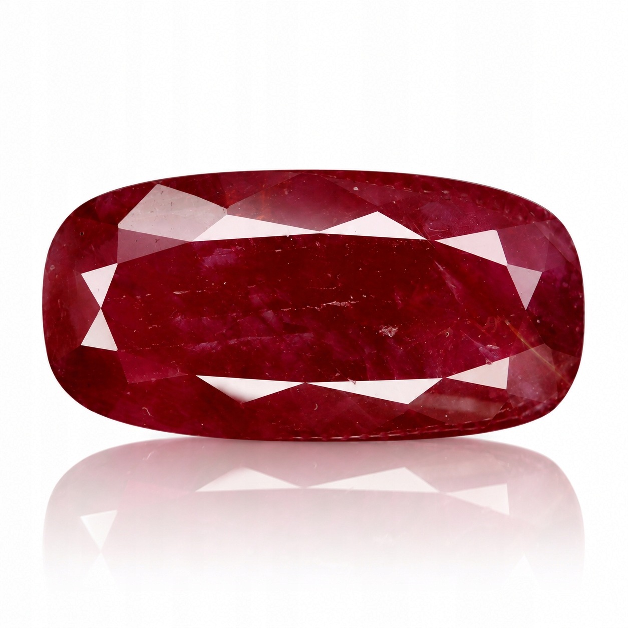 Přírodní Rubín 7.96 ct Červený Cushion Mosambik I3 certifikát Wbd