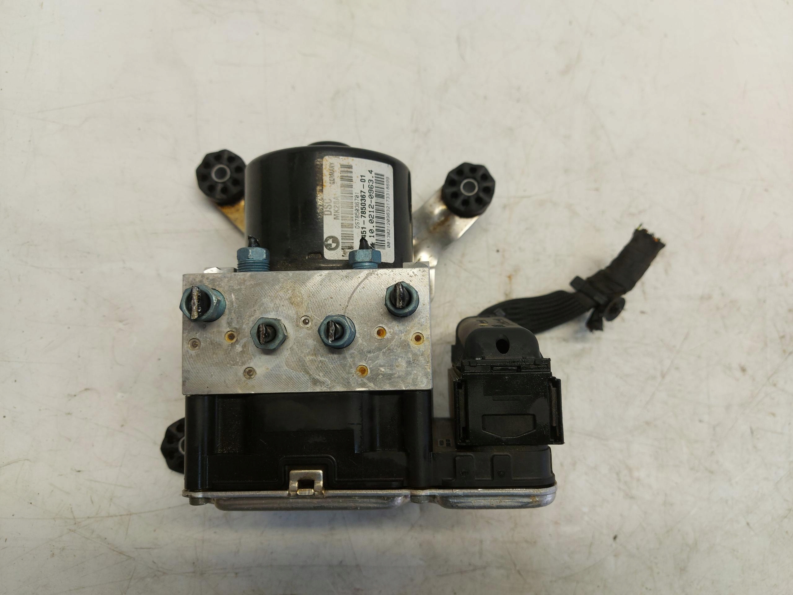 BMW F10 M5 M6, 2013 pump module control unit abs abs-u 4.4e v8 7850367