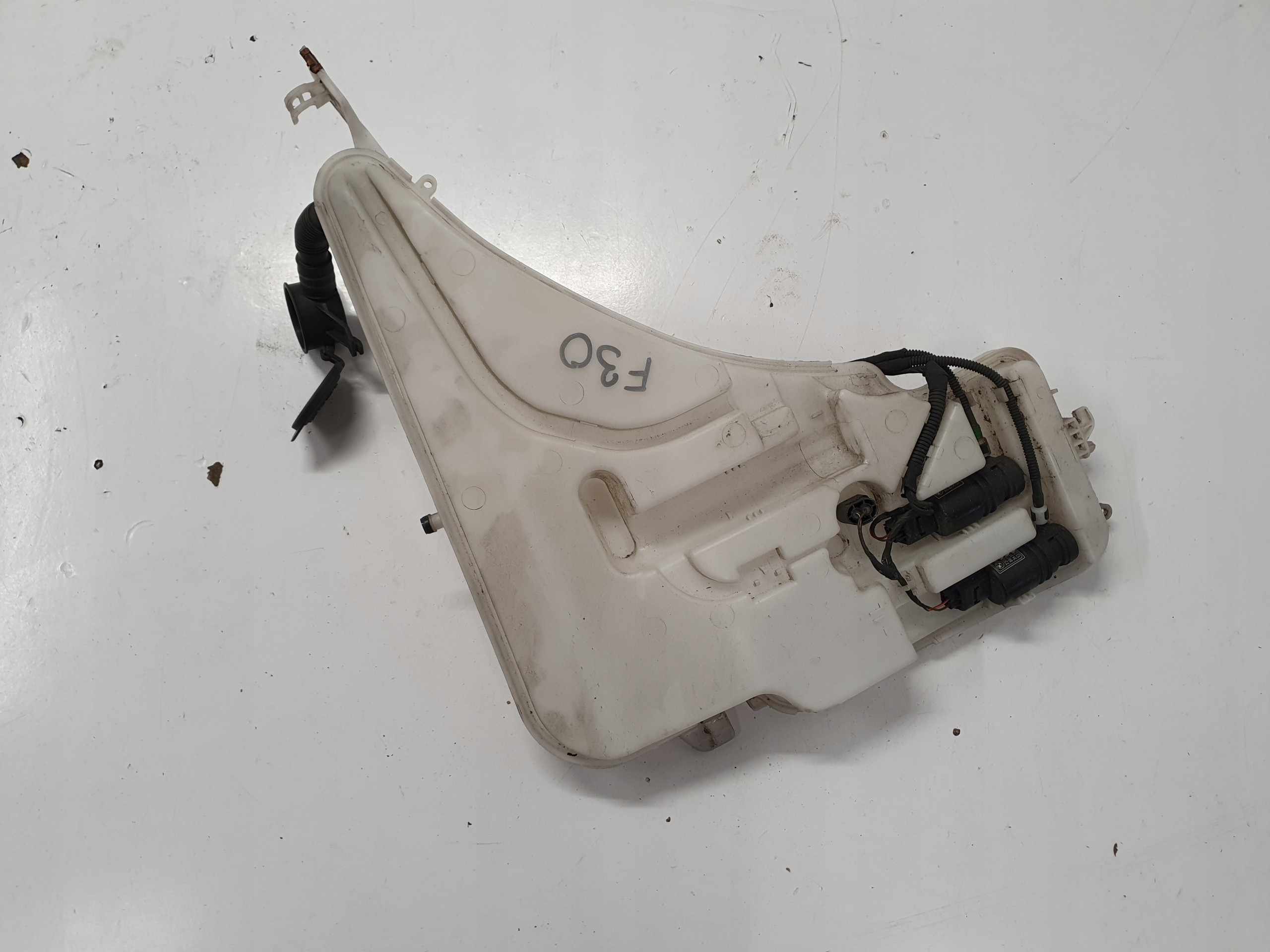BMW 3 F31 бачок омывателя 7241673
