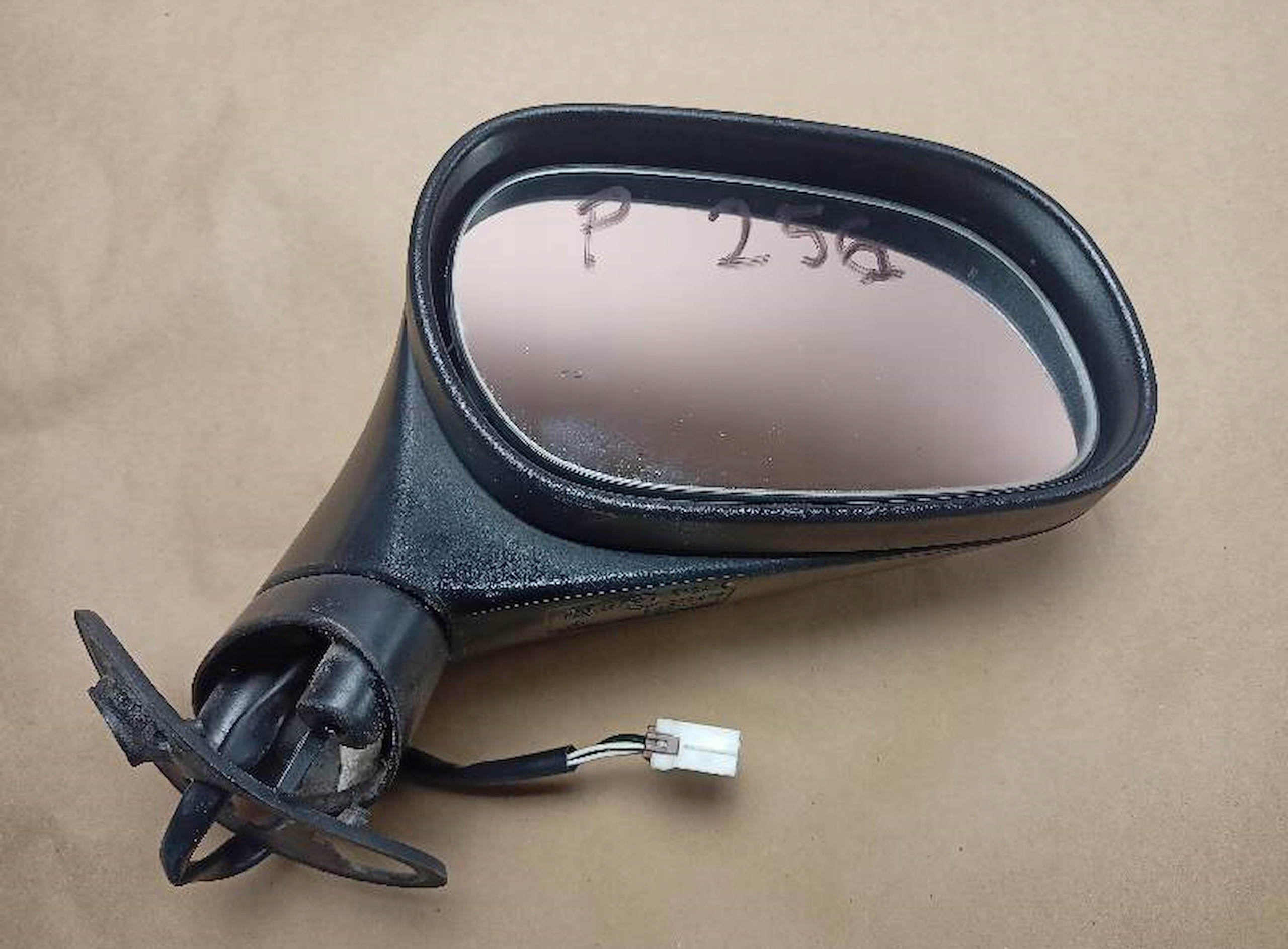 LUSTERKO PRAWE ELEKTRYCZNE MITSUBISHI CARISMA Strona zabudowy prawa