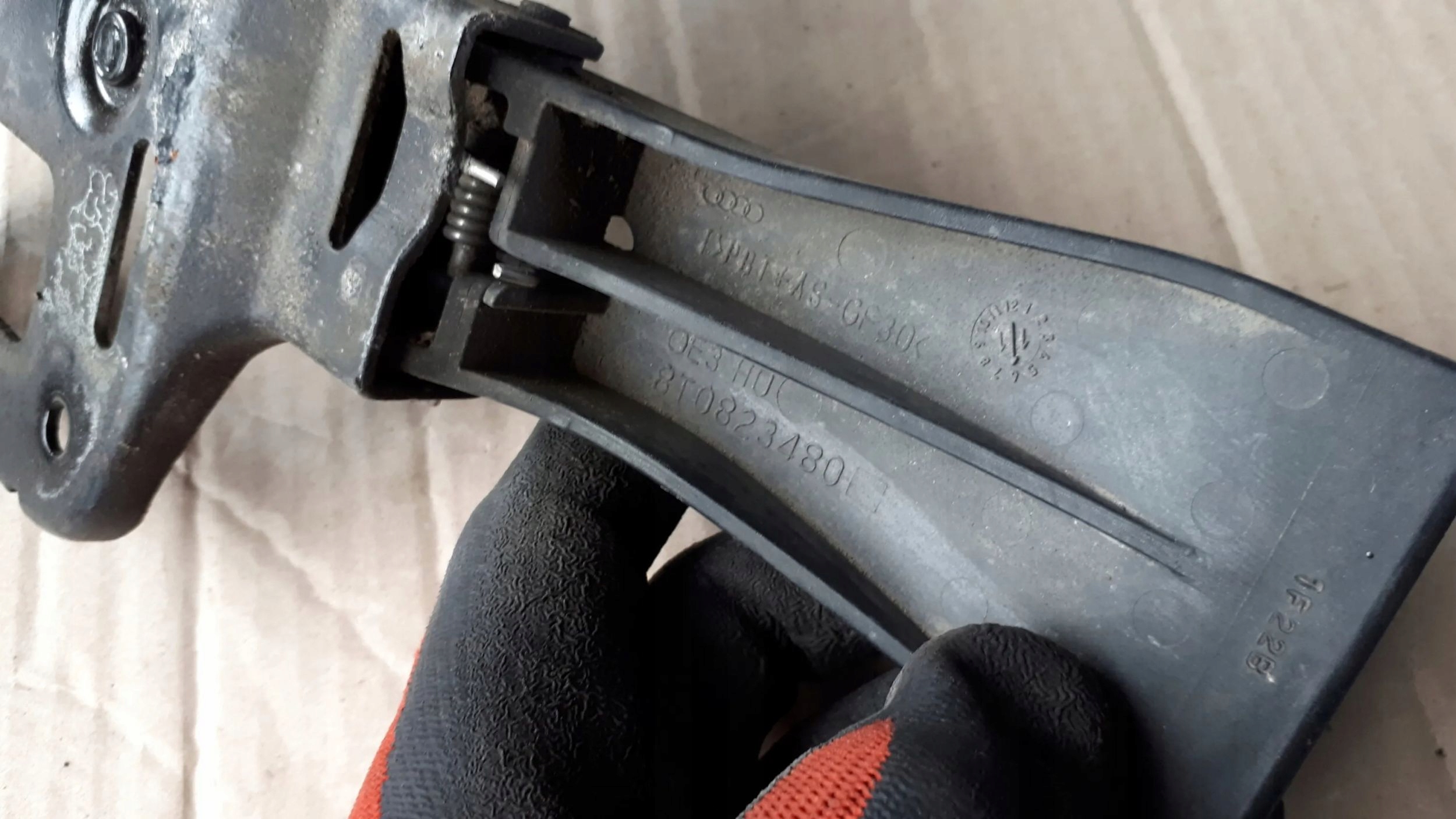 A4 B8 S4 lock RYGIEL bonnets 8T0823480 A5 S5