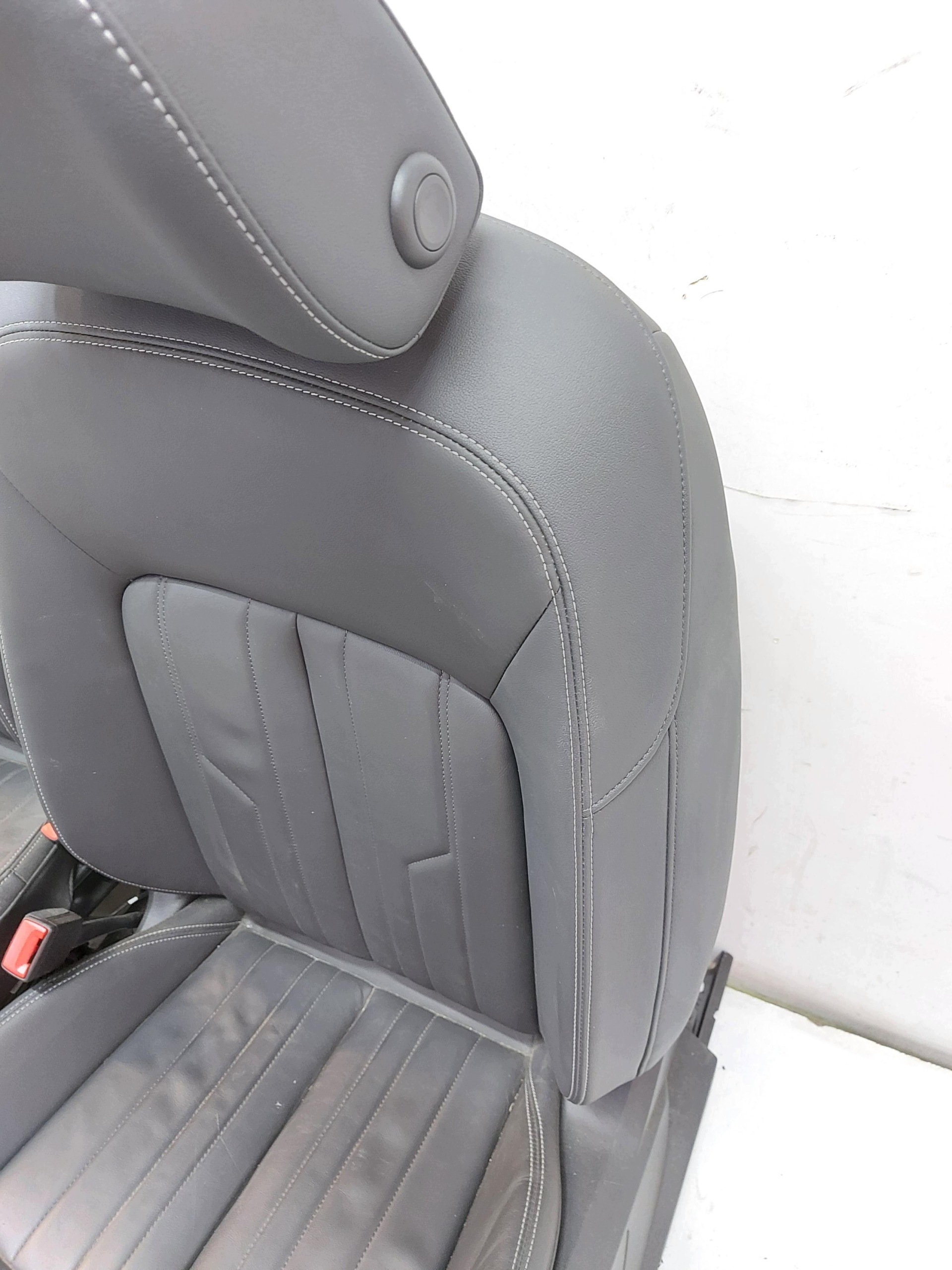 Audi Q8 E-TRON SportBack 4KE sitze skorzane vorne heck sitz original