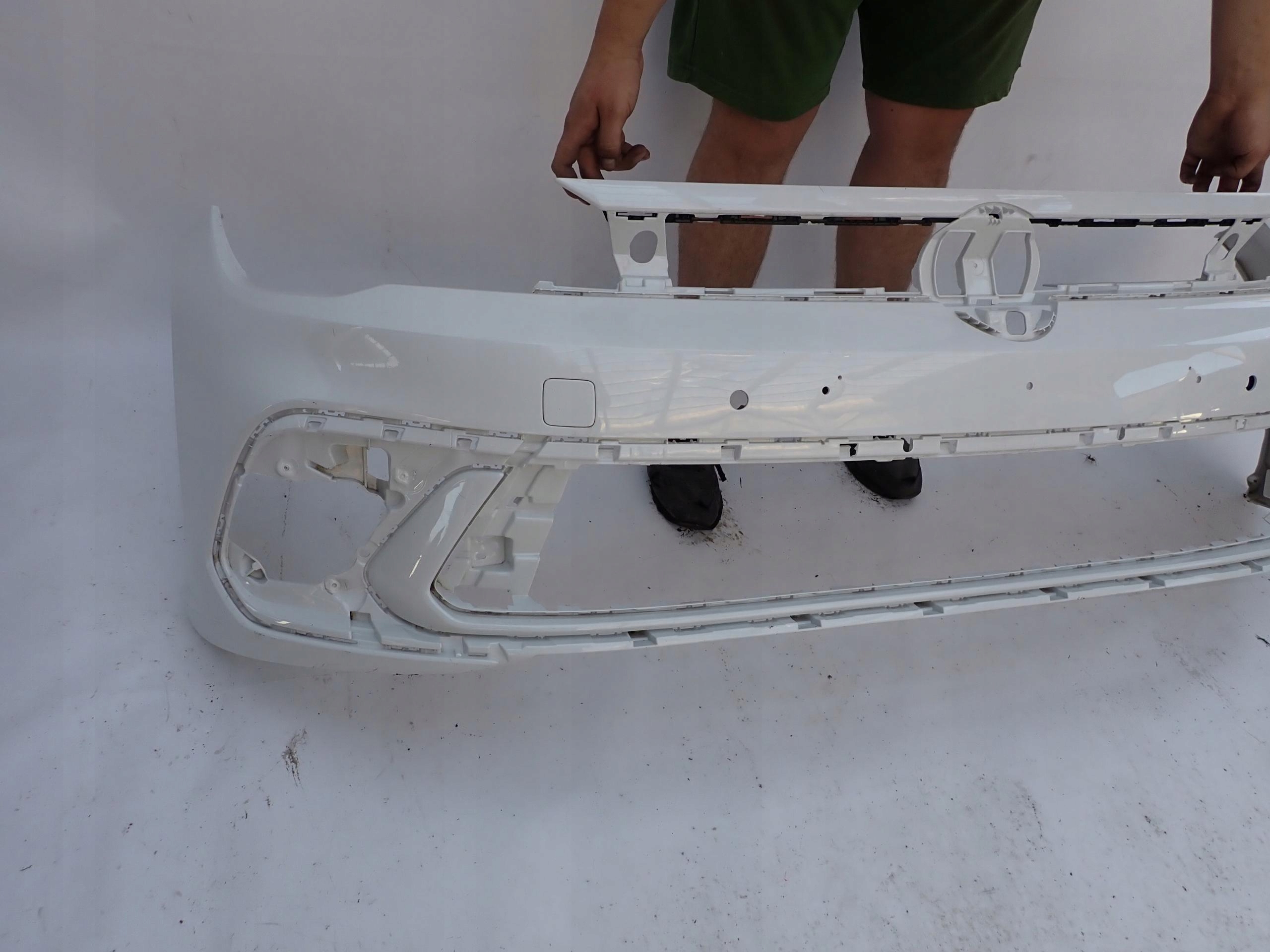 VW POLO 2G LIFT 20- nárazník předek přední 4PDC