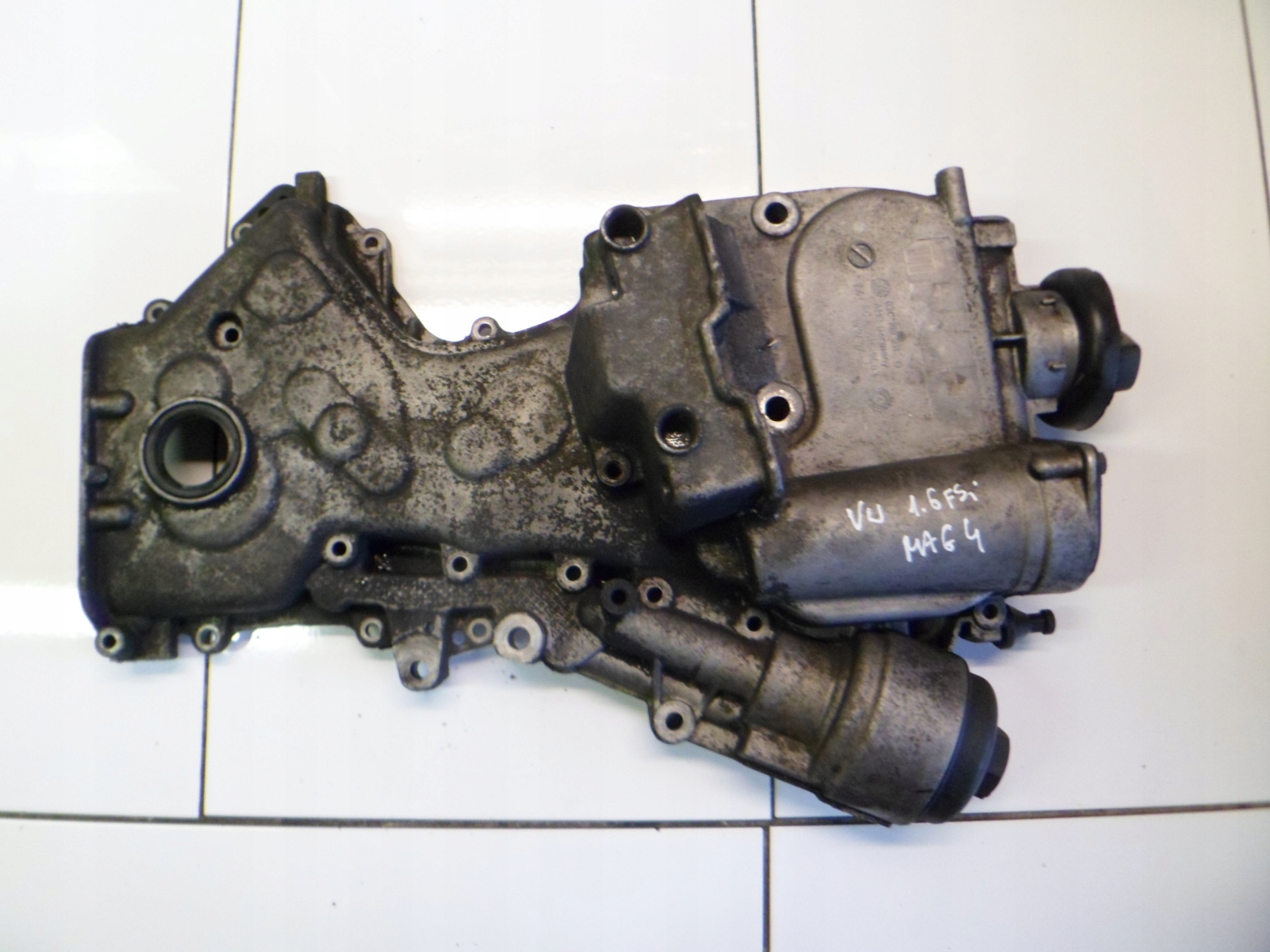 VW GOLF V 1.6FSI BLF Couvercle carter distribution 03C109211G