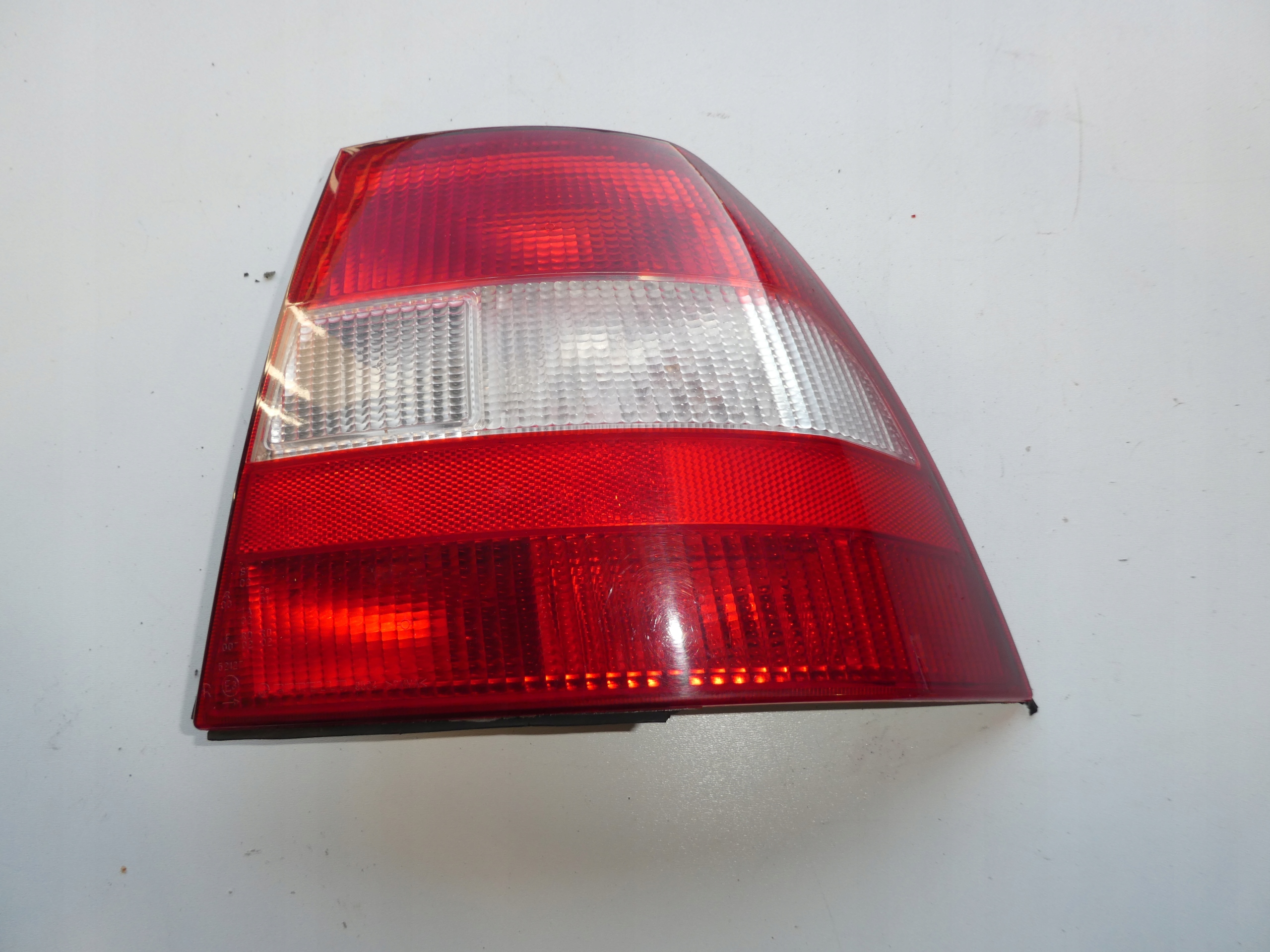 light right rear part rear OPEL VECTRA B 90568049