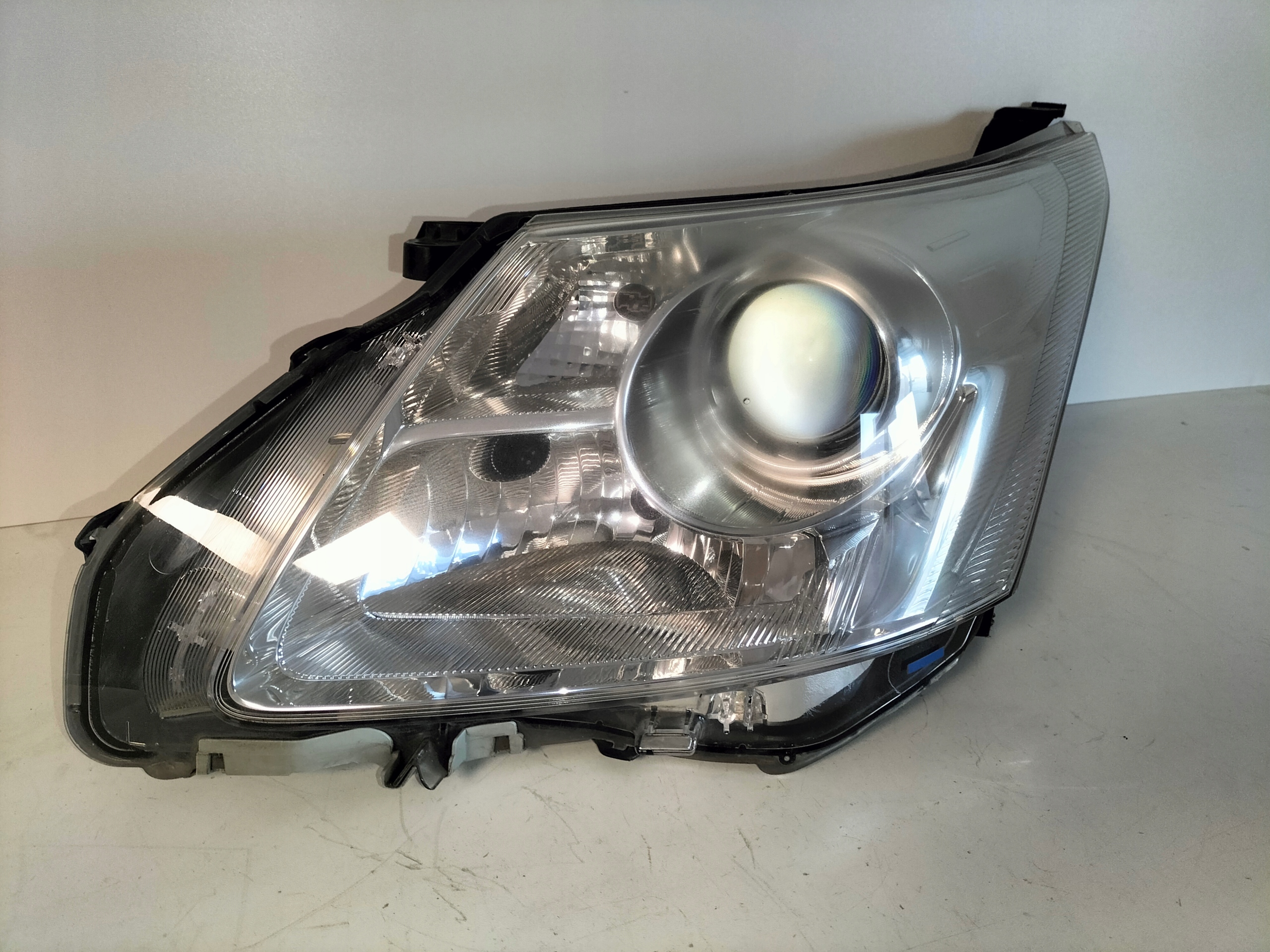 light front reflektor left TOYOTA AVENSIS III T27 08-12