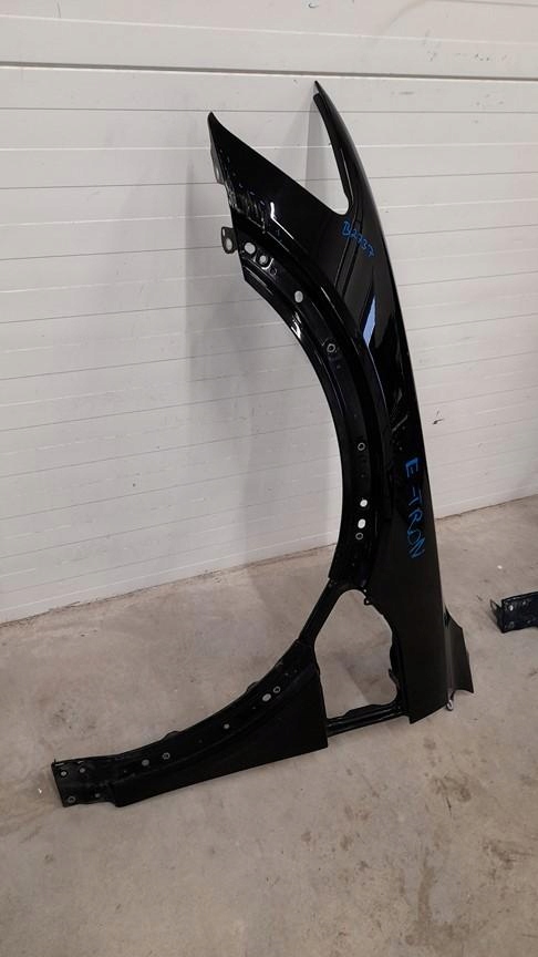 BŁOTNIK PRZEDNI LEWY AUDI E-TRON 4KE Numer katalogowy części 123