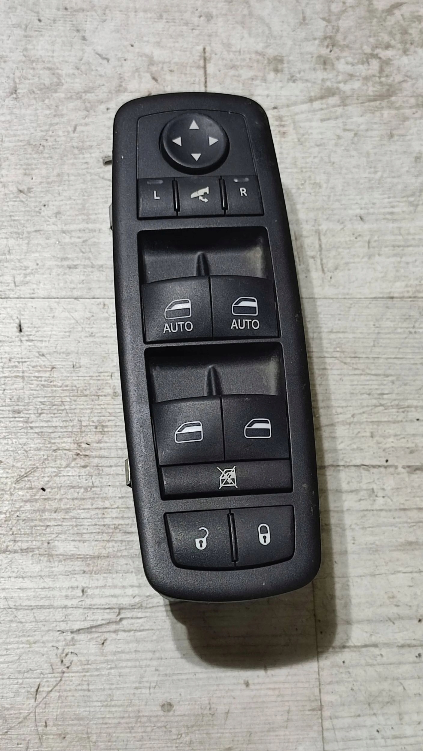 Jeep Cherokee 2015 front left switch / button of the opening of the window