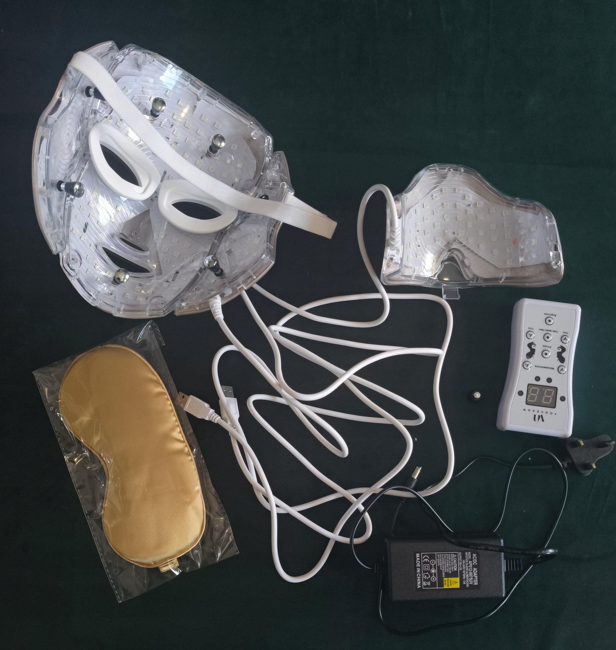 Zlatá Led maska Voguenow 2v1 7 barev světla na obličej a krk Fotonová