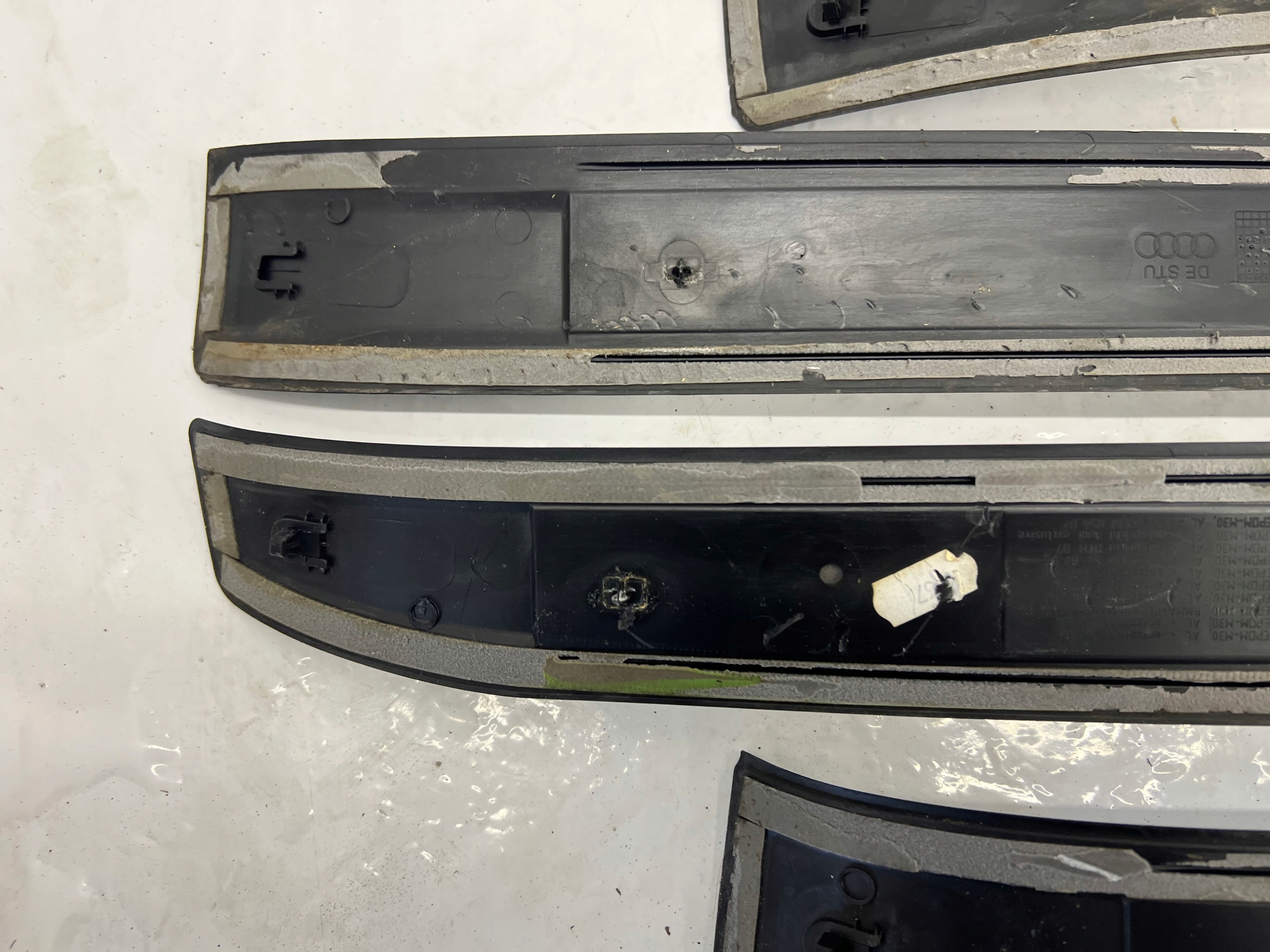 modanatura Coperture MINIGONNE AUDI A4 B7 AVANT 8E0853376A 4szt
