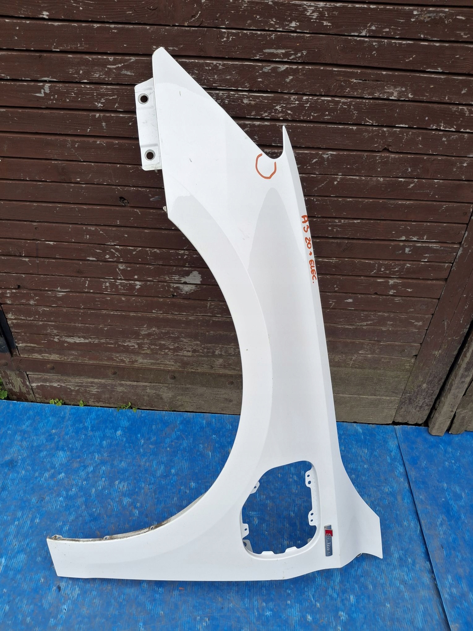 fender left front AUDI A3 8YO HYBRYD 2020R->