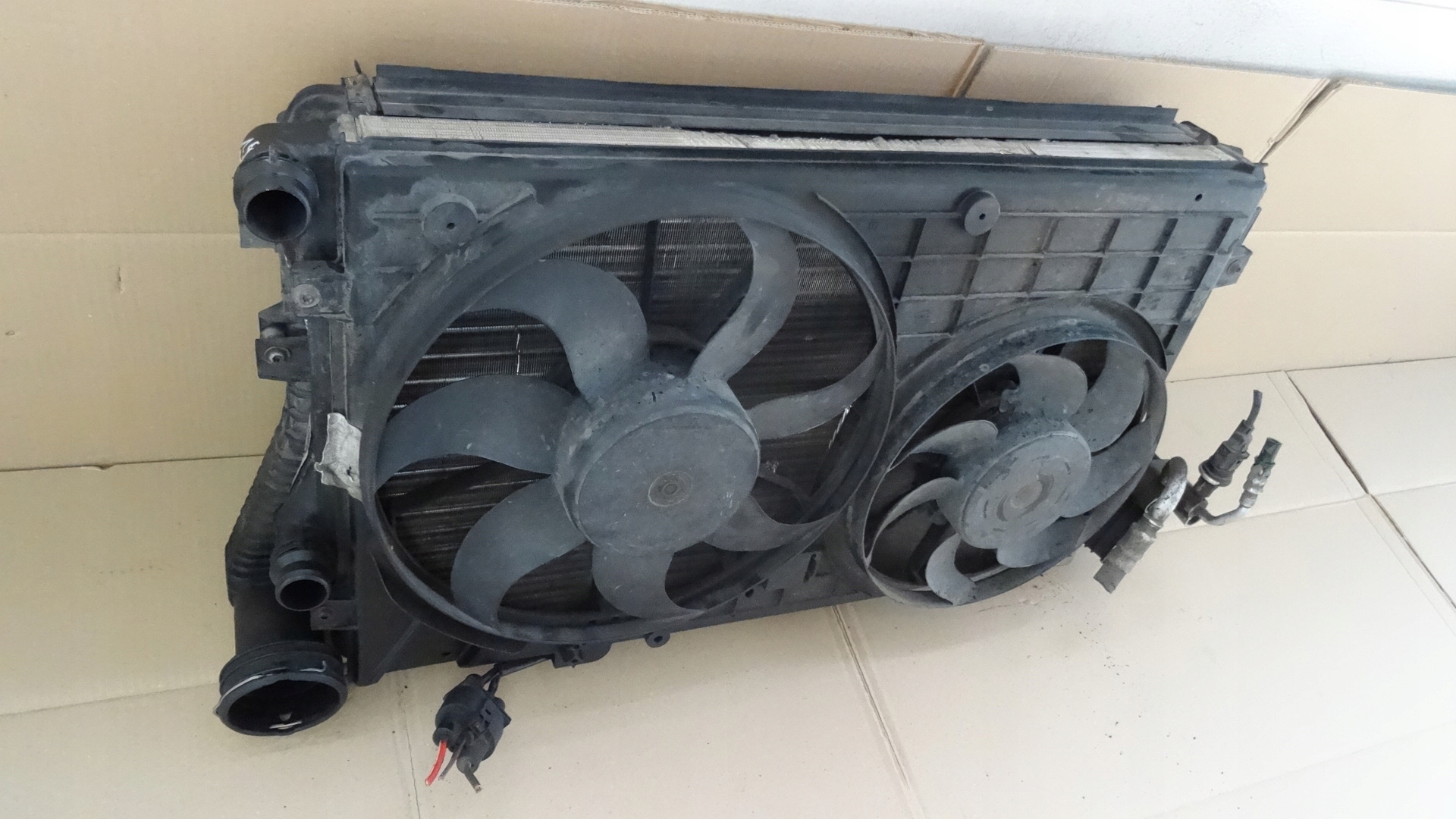 AUDI A3 8P 1.9 TDI CHŁODNICA WODY KLIMATYZACJI WENTYLATOR Stan opakowania zastępcze