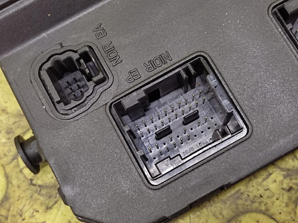 PEUGEOT 206 module boîte BSI 9652474780