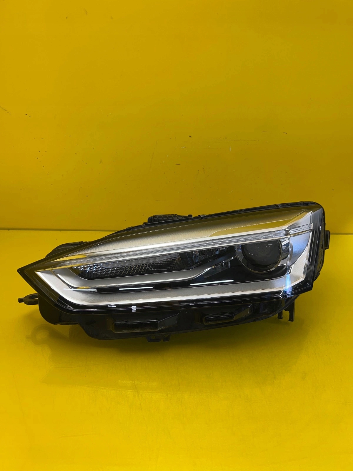 light left Audi A5 8W6 Bi-Xenon 16-20 8W6941005C