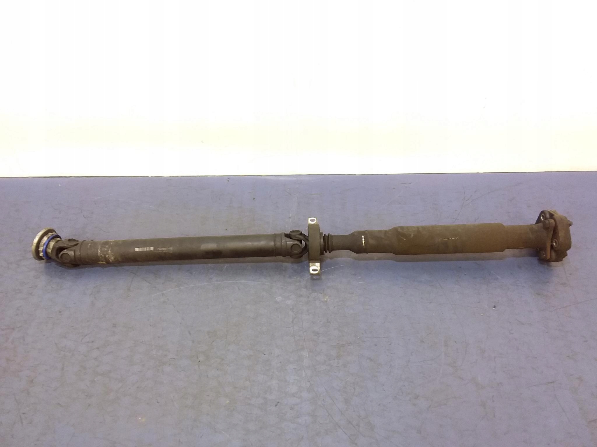 BMW X3 F25 2.0 D приводний вал 7589801