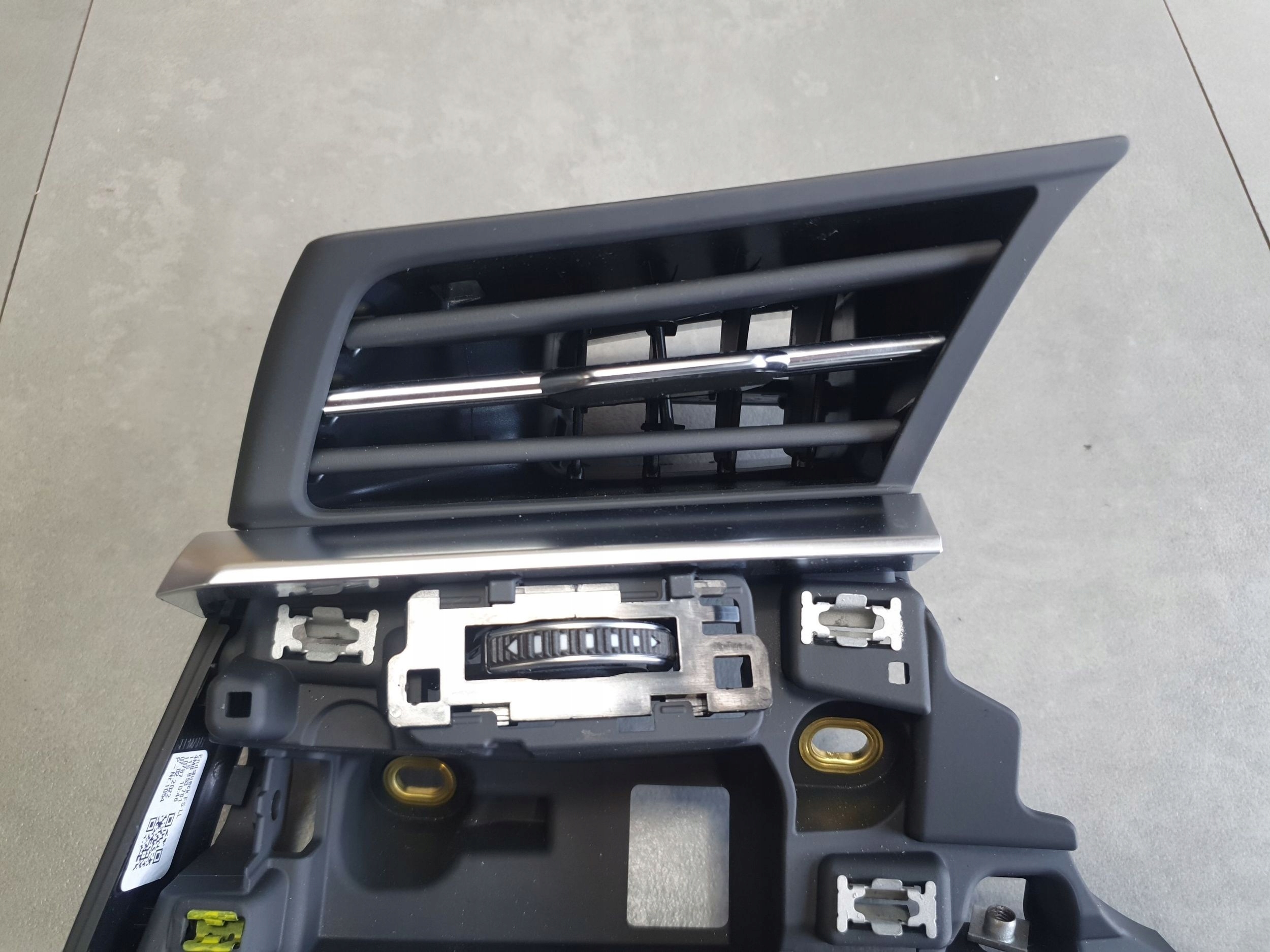 Audi Q8 grid air conditioning devices side of the dashboard 4M8820901J