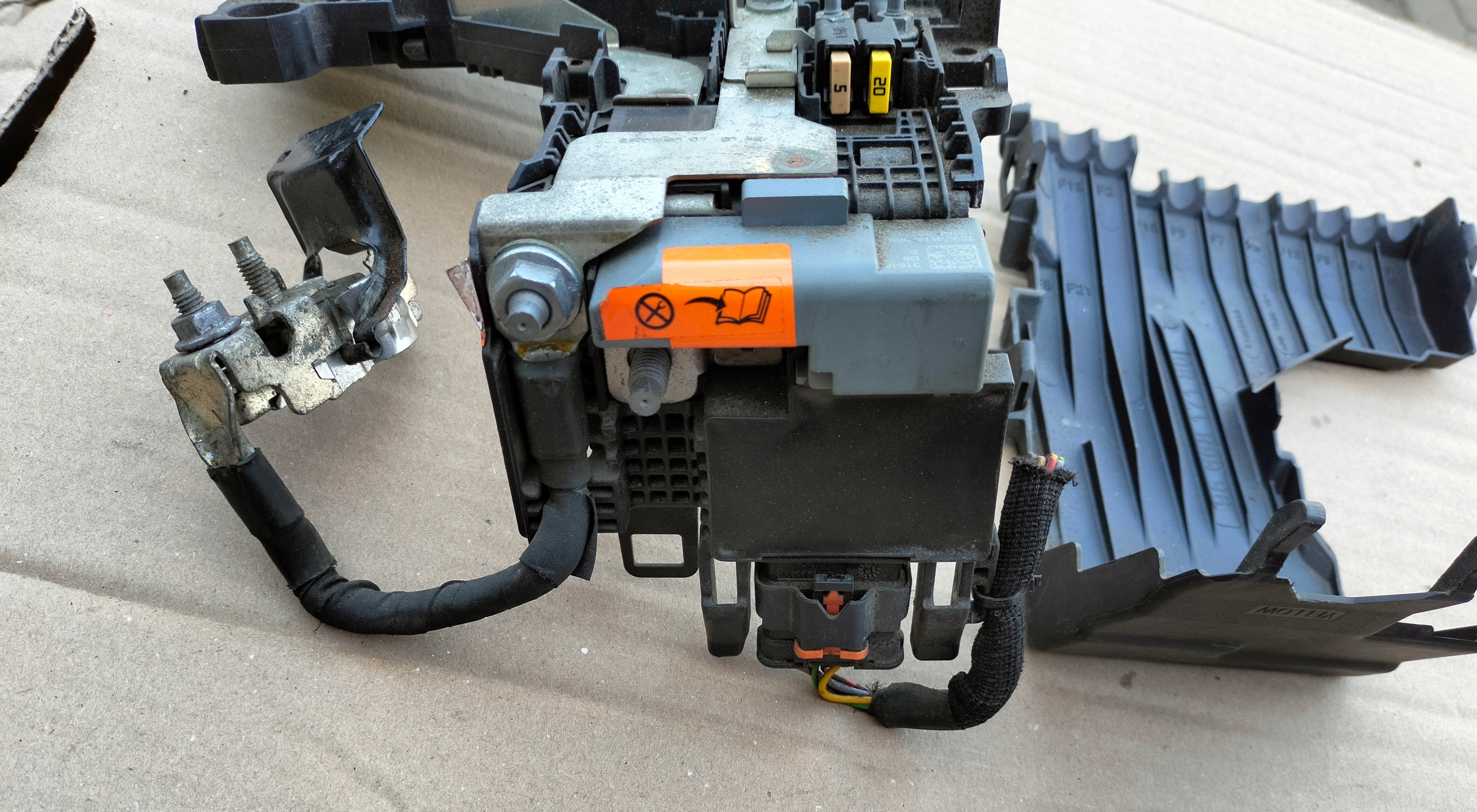 PEUGEOT 508 MODUŁ NAPIĘCIA AKUMULATORA G02 Typ samochodu Samochody osobowe