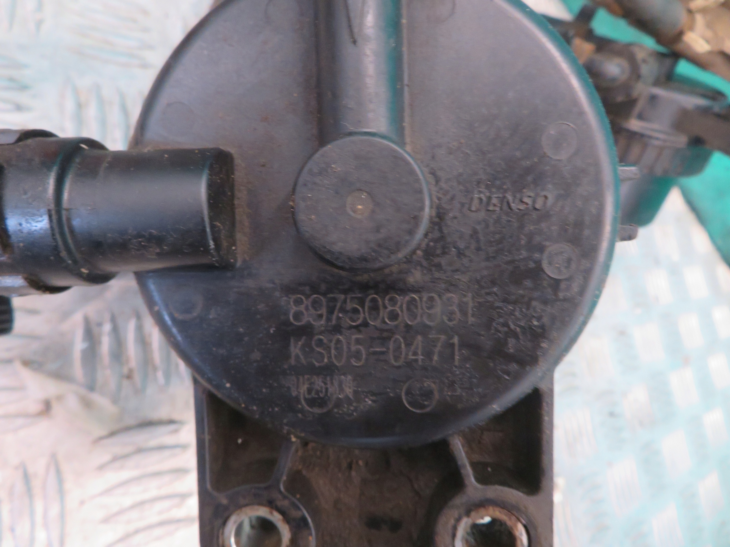 poklopač filtera goriva Z pumpa ISUZU GRAFTER
