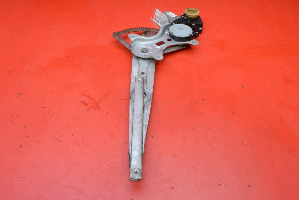 window regulator left front EU 69820-0F010 TOYOTA COROLLA VERSO 2 II 04-09