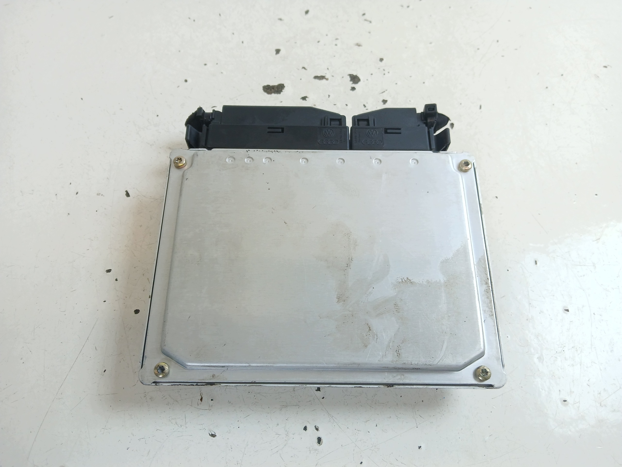 VW PASSAT B5 1.8 T control unit of the engine 8D0907558E