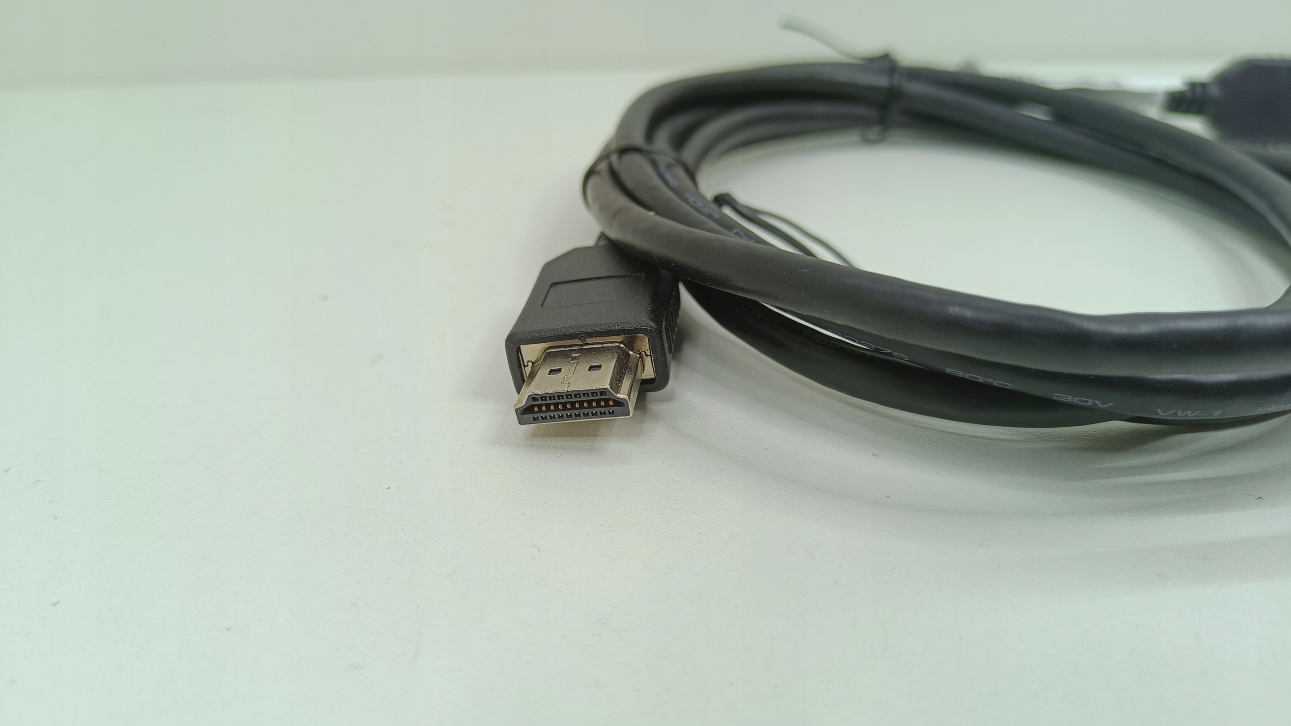 KABEL HDMI 1.5M HOTRON HIGH SPEED HDMI HDMI-HDMI MĘSKI-MĘSKI 4K Model E246588