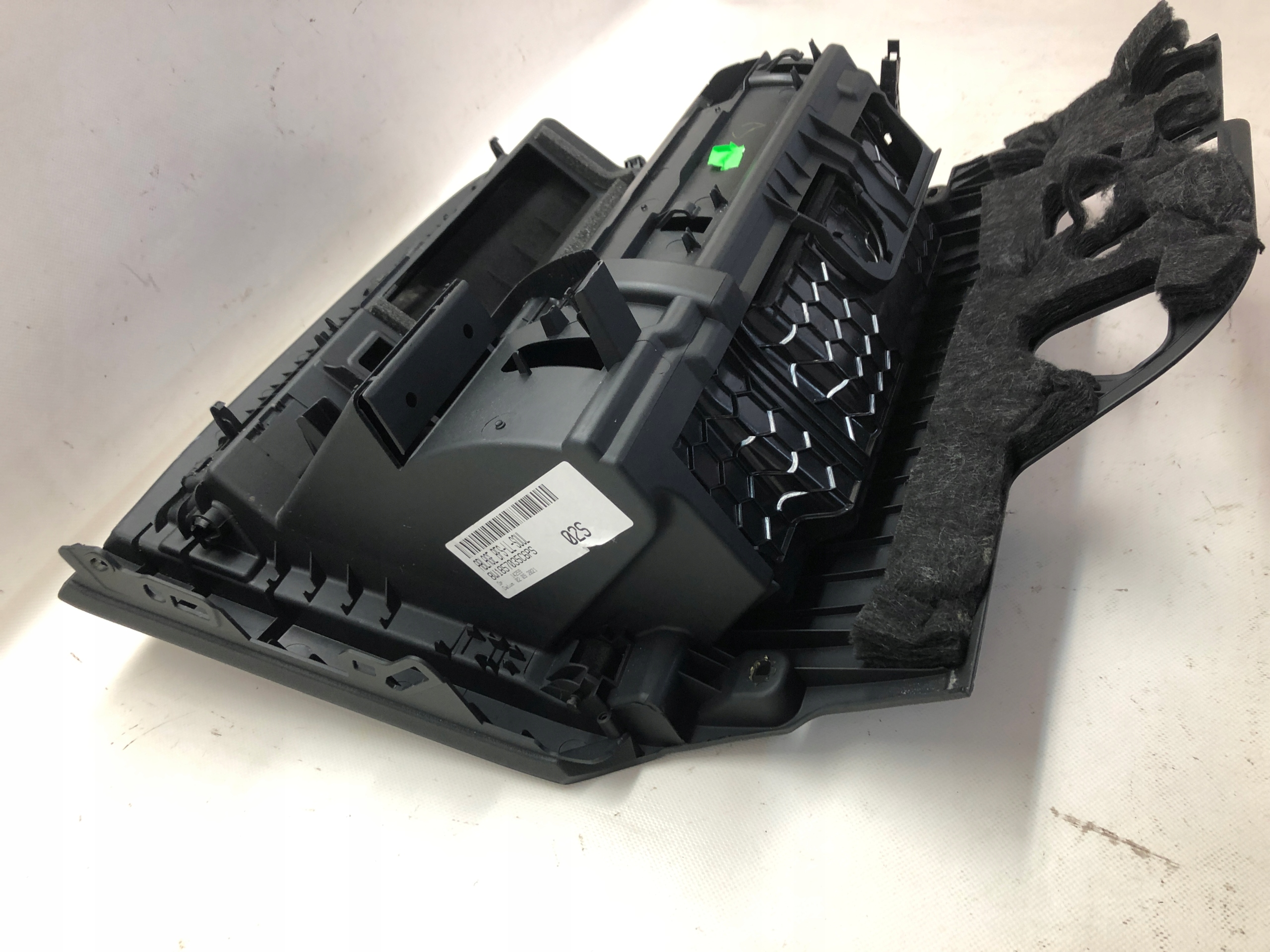 бардачок пассажира черный Audi A5 A4 B9 8W1857035C