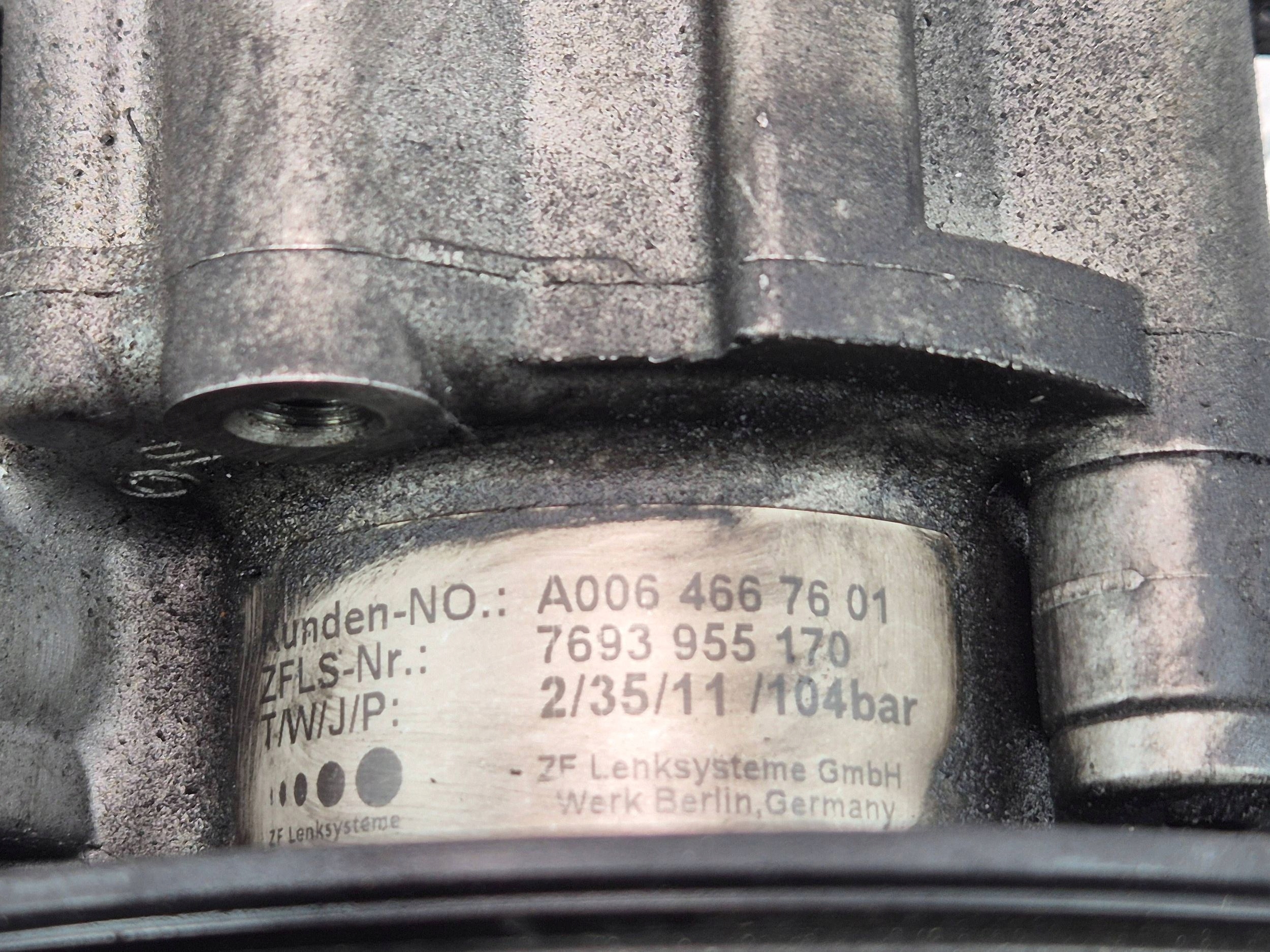 Mercedes C250 CGI W204 Pompa servosterzo A0064667601