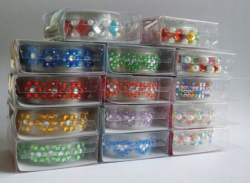 TAŚMA PLASTIKOWA Z DŻETAMI DEKORACYJNA SOLIDNA